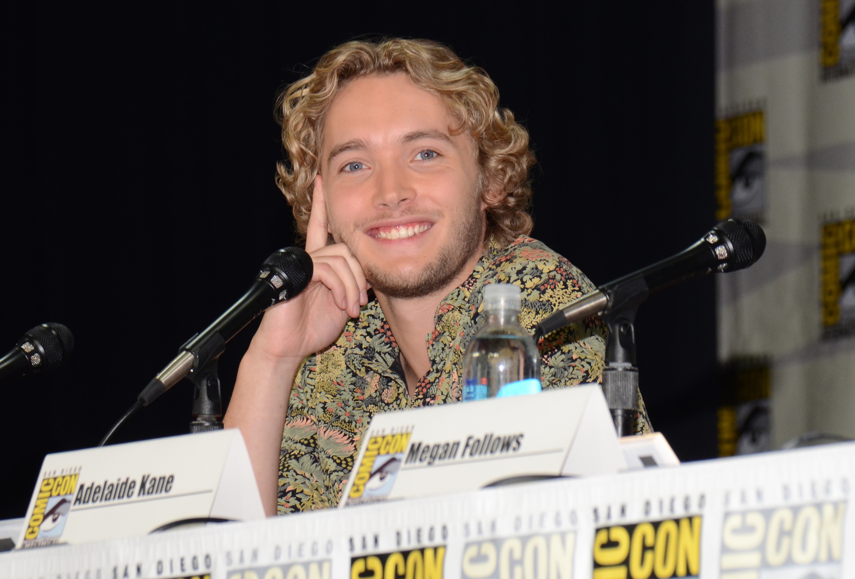 Marriage, power and sex rule CW's 'Reign' season 2