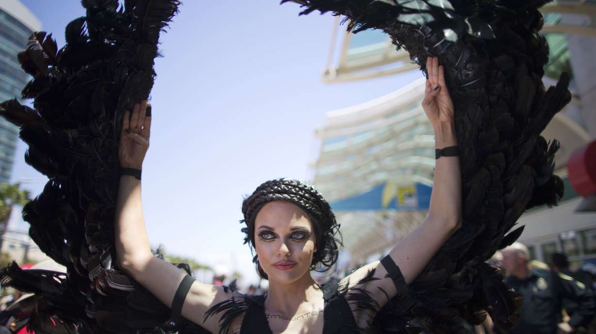 Comic-Con gets first look at 'Mockingjay' trailer