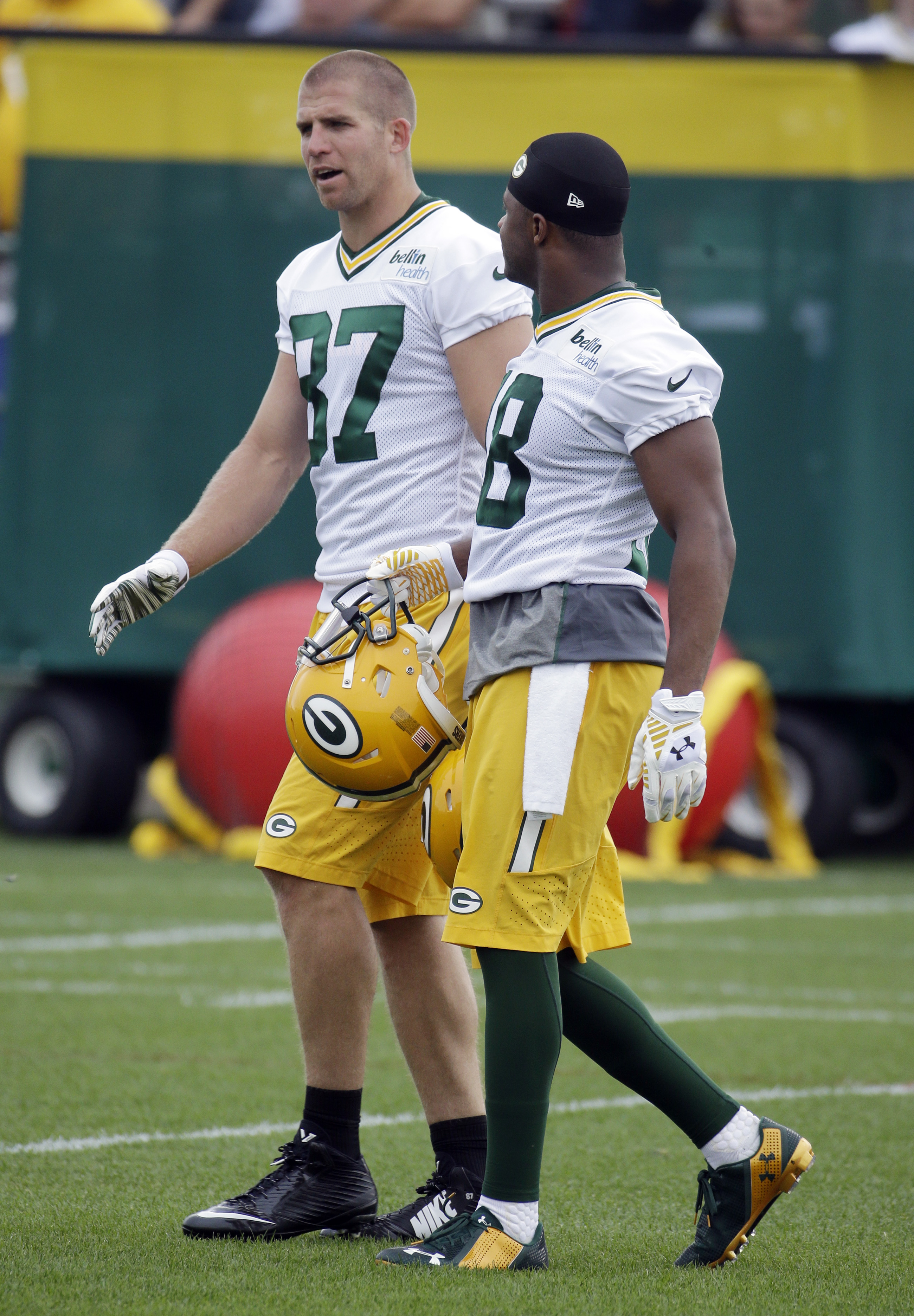 Pack signs Nelson to extension after 1st practice