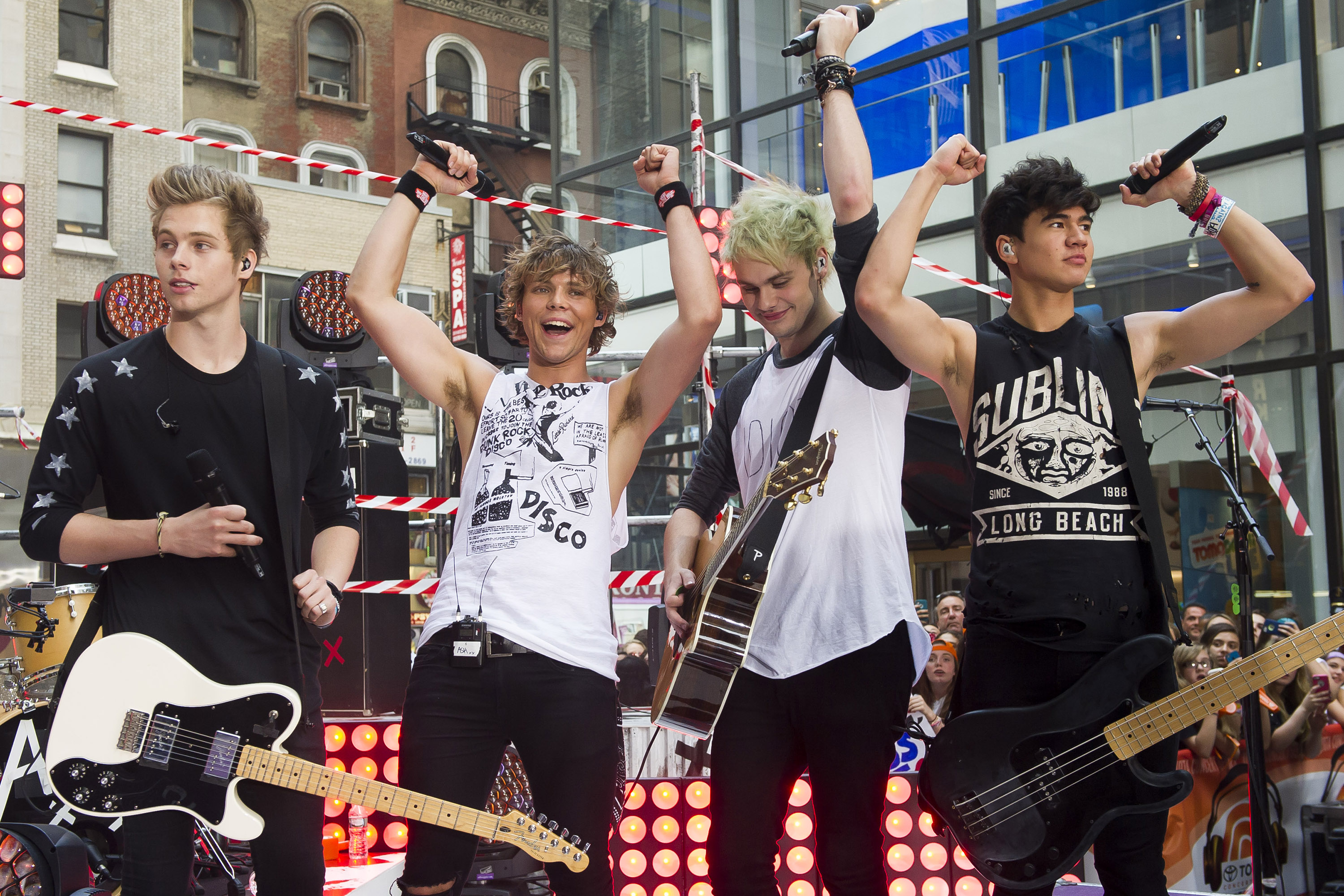5 Seconds of Summer get hands-on with ticket sales
