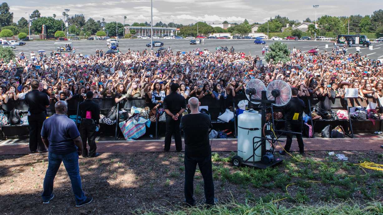 5 Seconds of Summer get hands-on with ticket sales