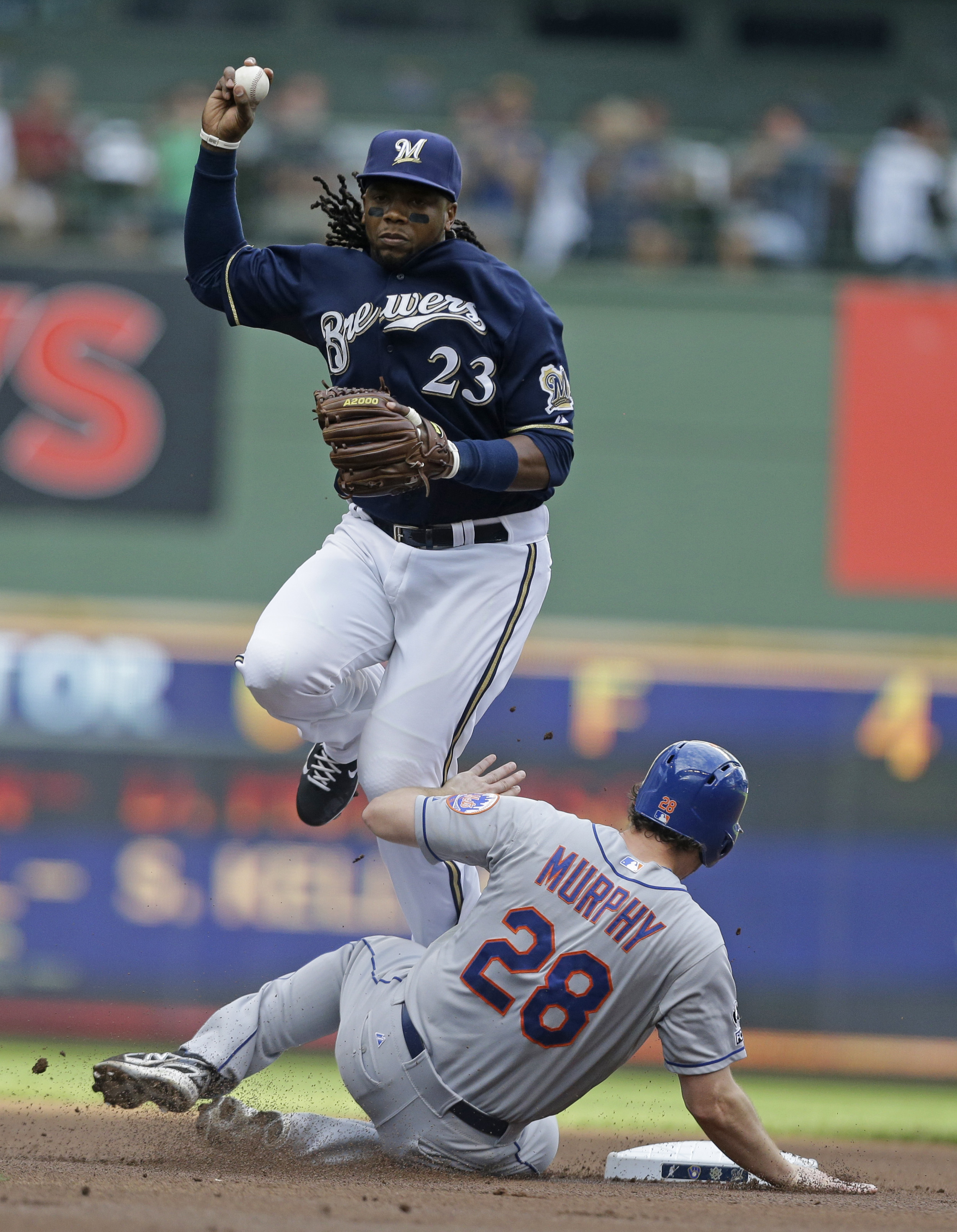 Peralta wins 12th as Brewers top Mets 5-2