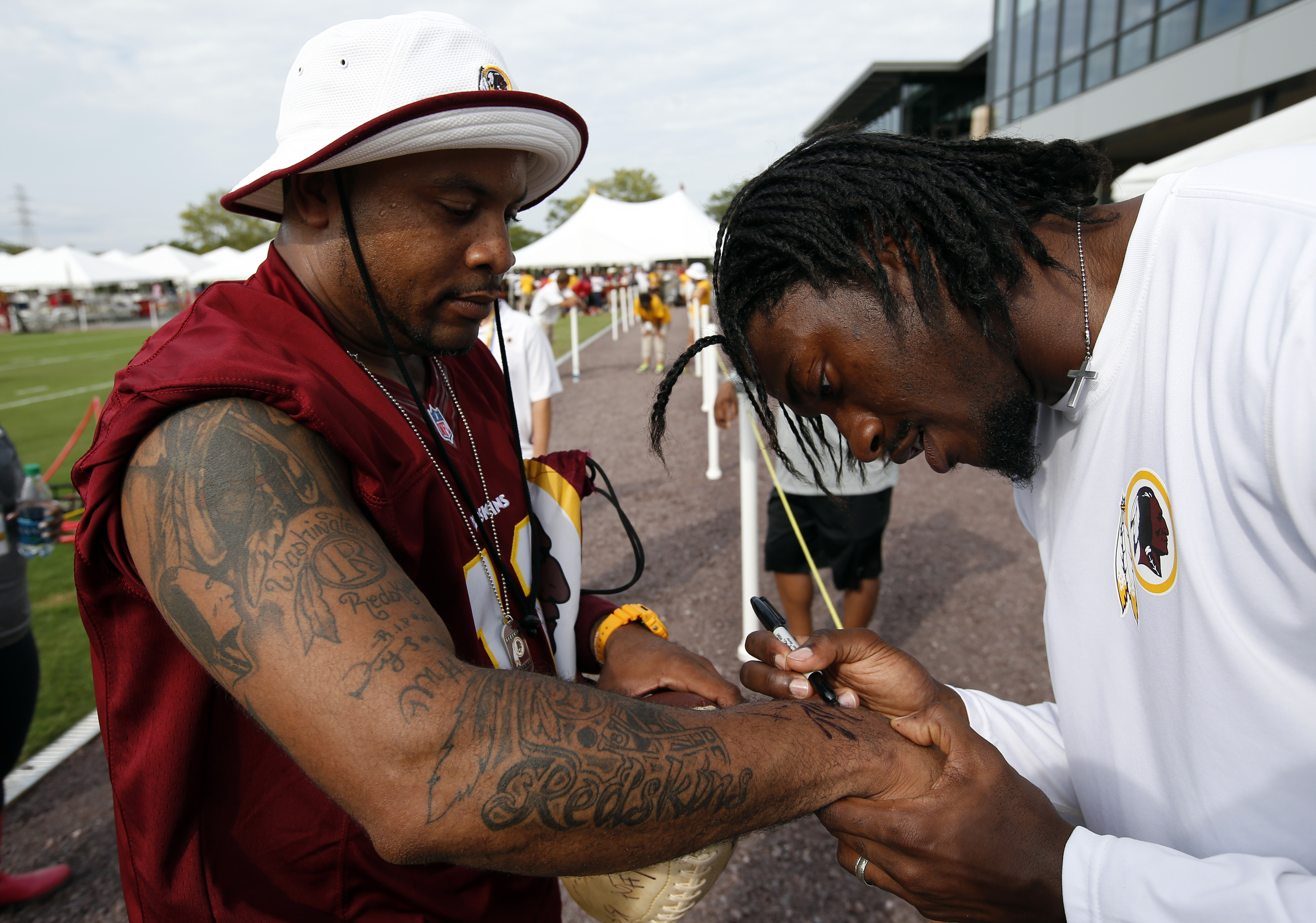 Redskins fan turns autographs into tattoos
