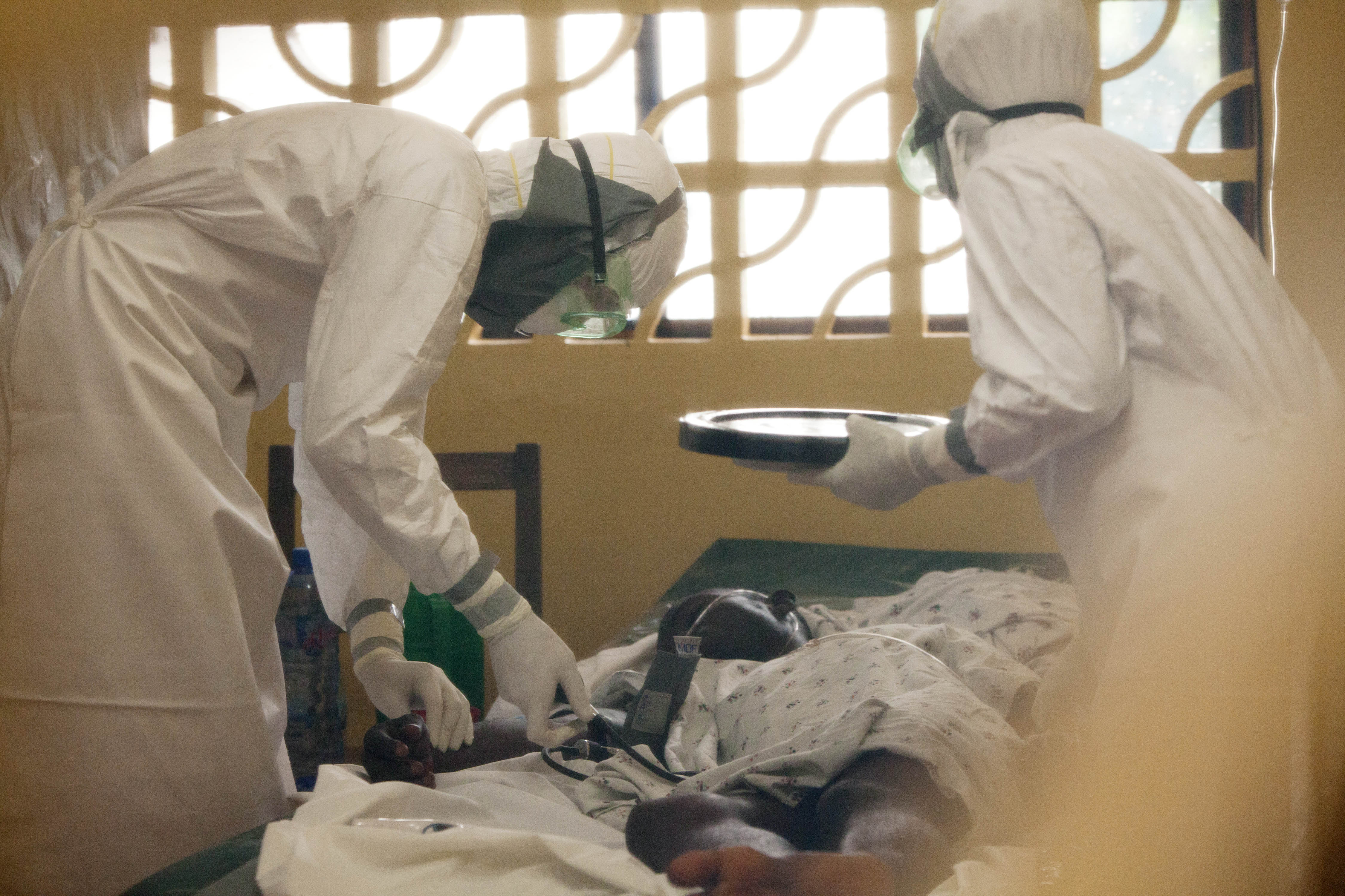Doctor who contracted Ebola in grave condition
