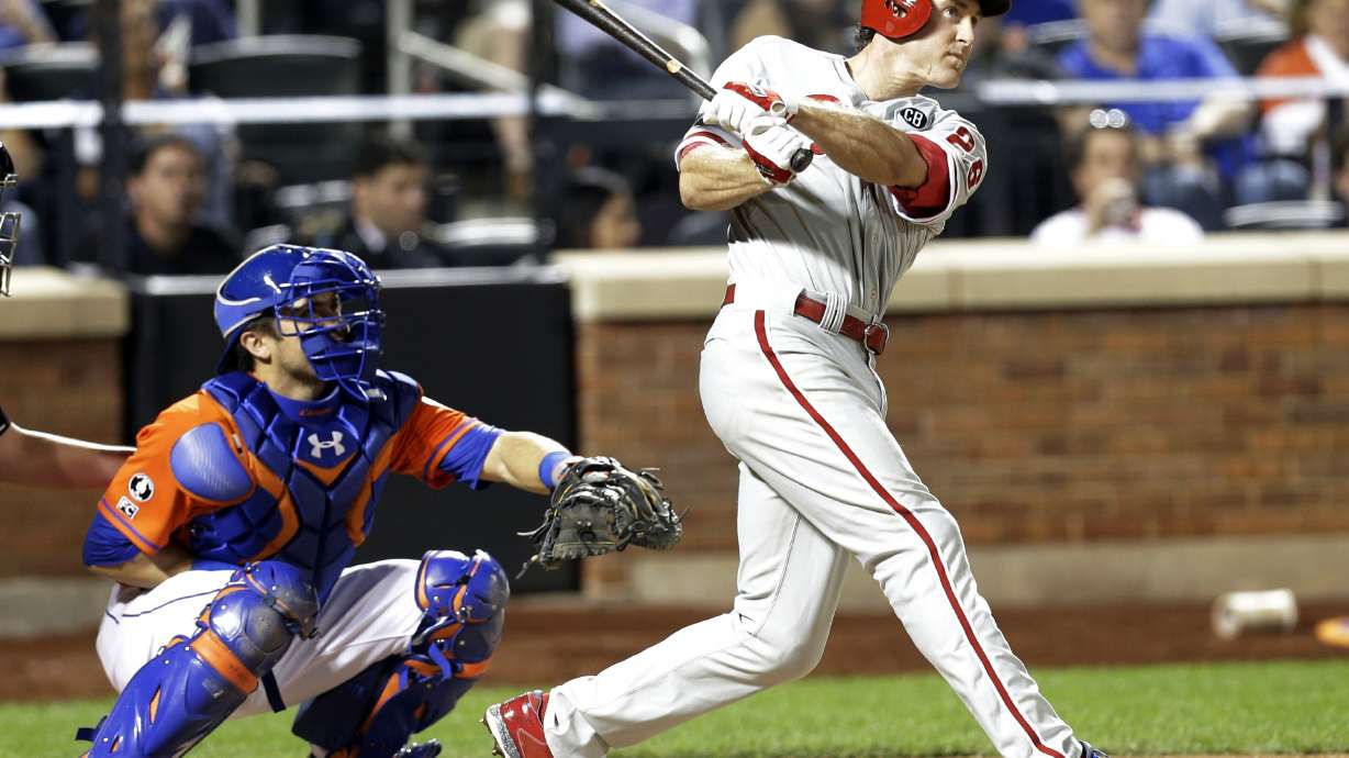 Phillies beat Mets 6-0 behind Hamels, Utley