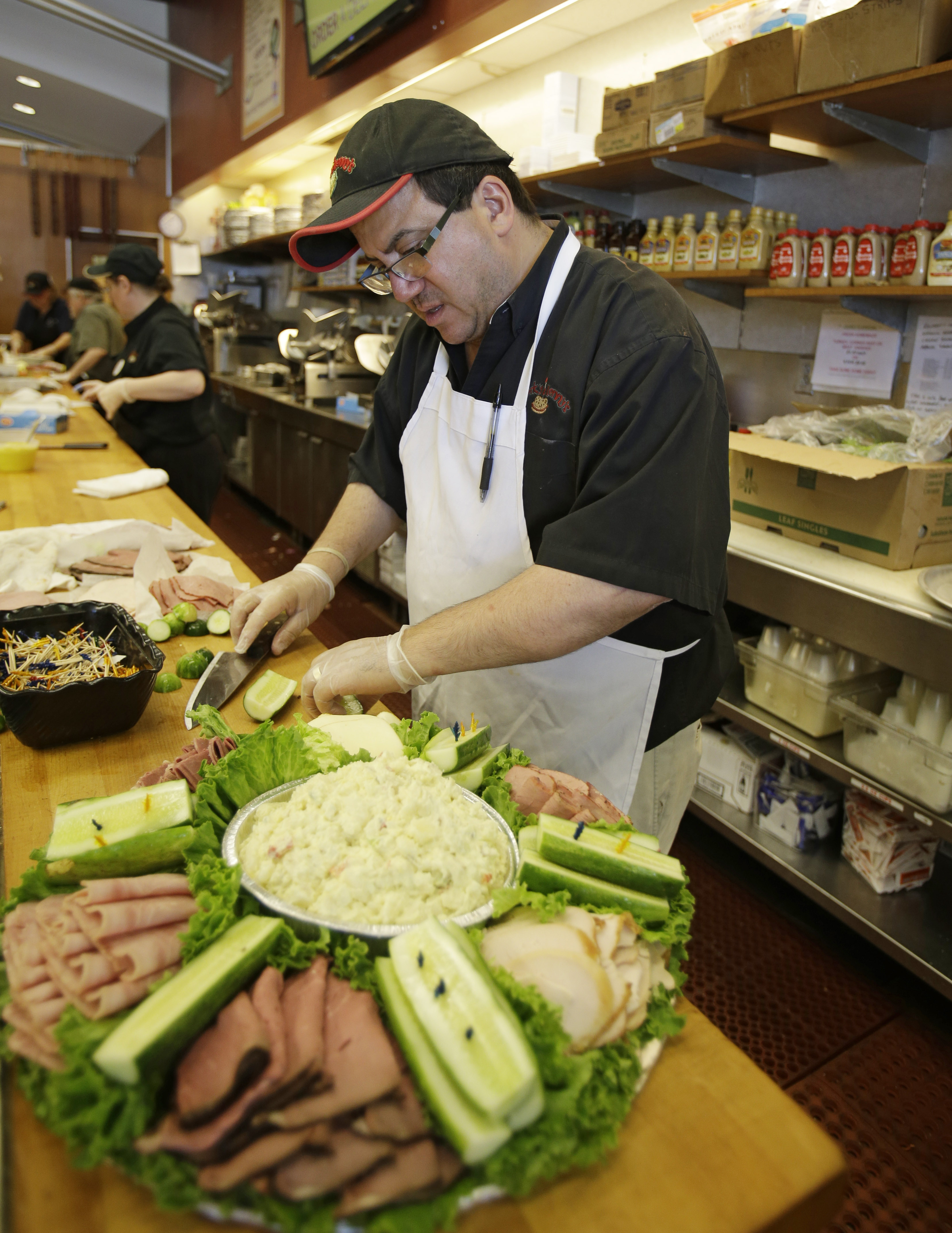 US consumer sentiment edges down to 81.8 in July