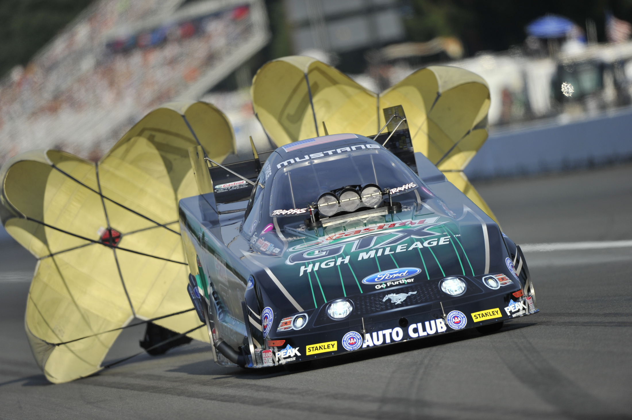 John Force qualifies No. 1 in Funny Car