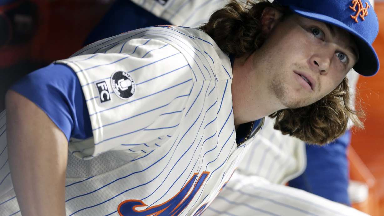 No-hit duel into 7th, Mets' deGrom tops SF's Peavy