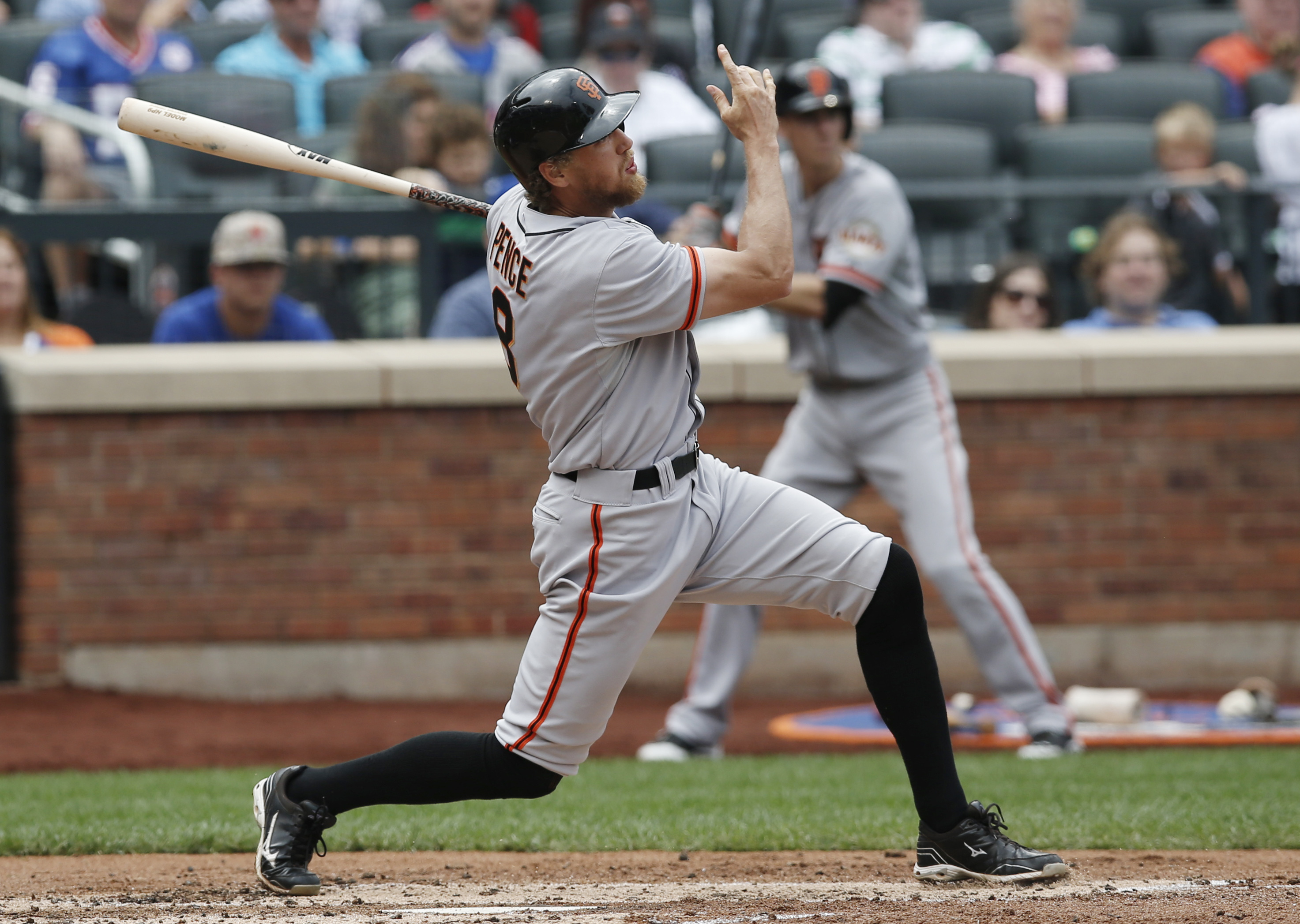 Bumgarner gem, Pence's 2 HRs take Giants past Mets