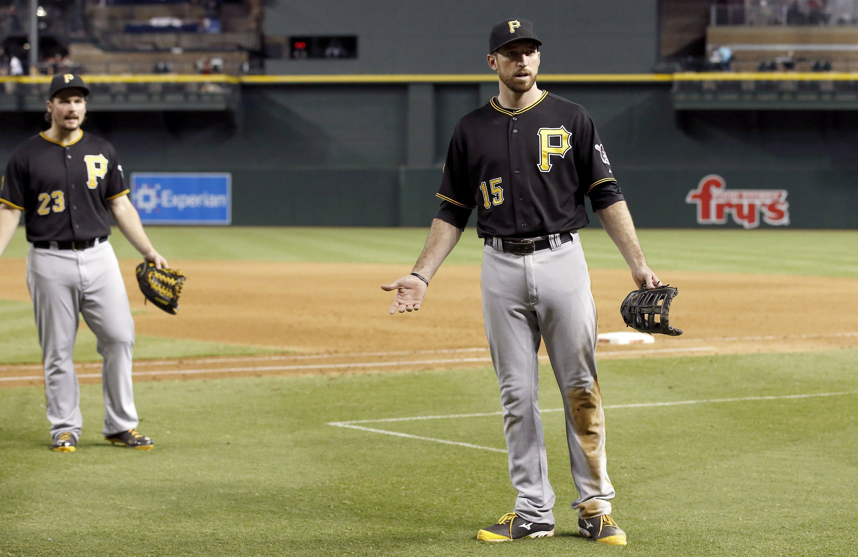 Pirates upset by no-call in loss to Diamondbacks