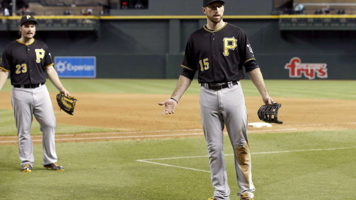 Pirates upset by no-call in loss to Diamondbacks