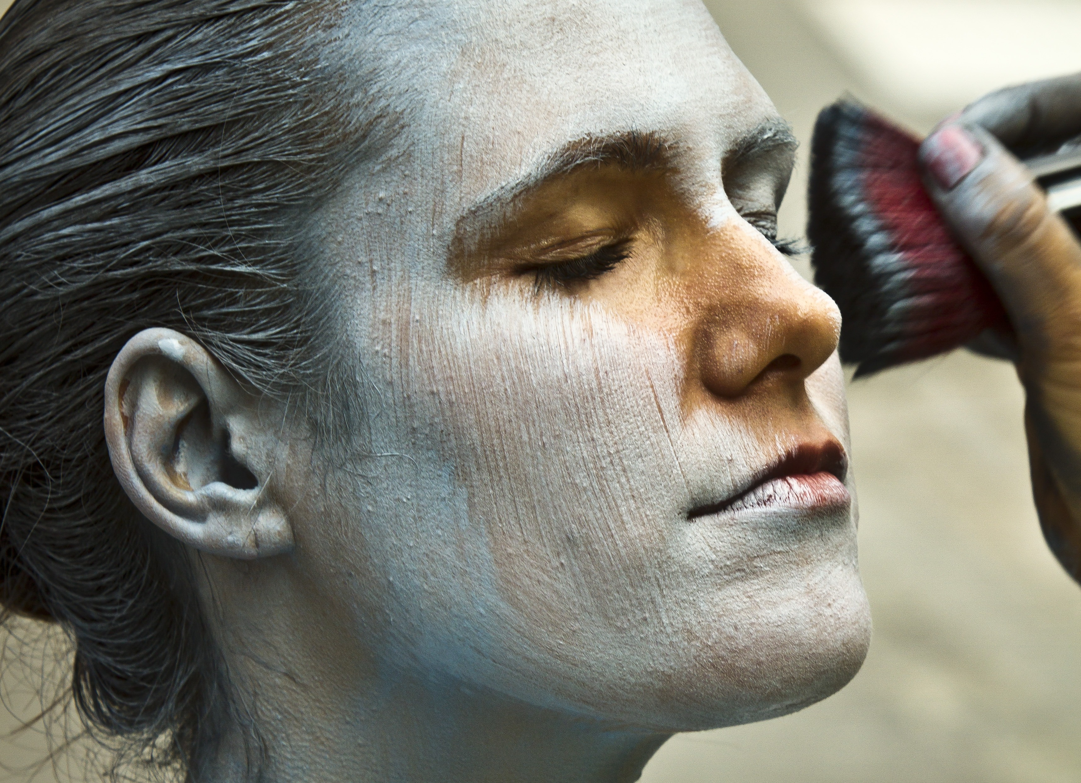 Body-paint artist blends models into NYC landmarks