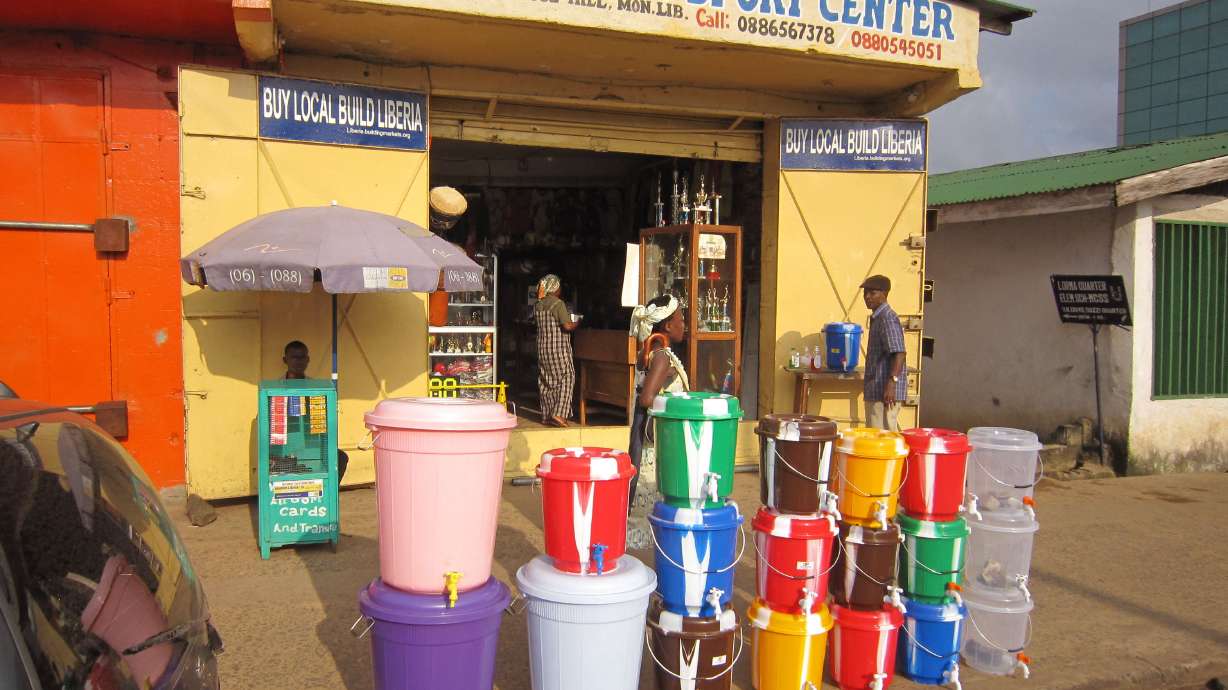 Liberia orders cremation of Ebola victims