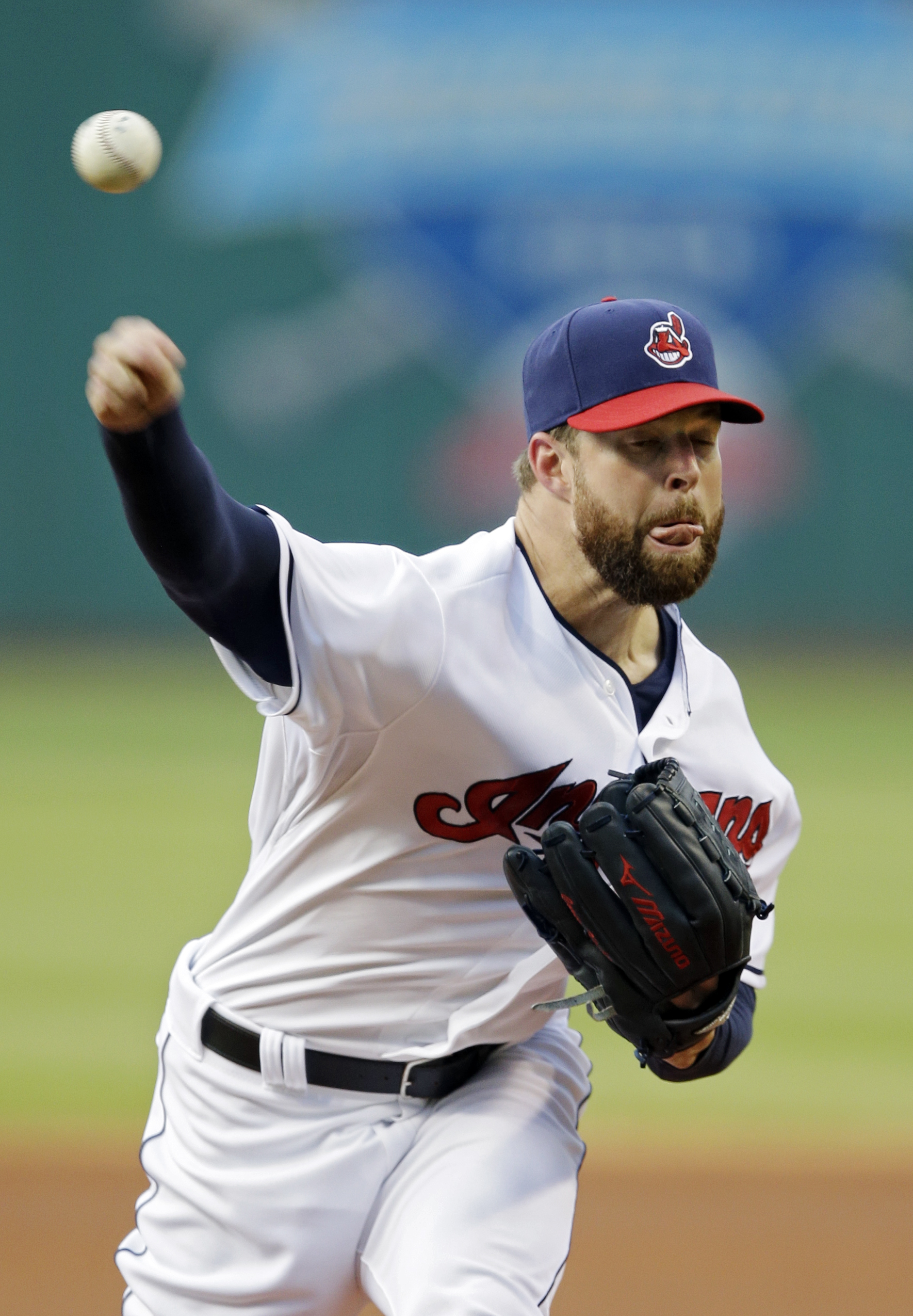 Kluber stops Reds, Indians win 7-1