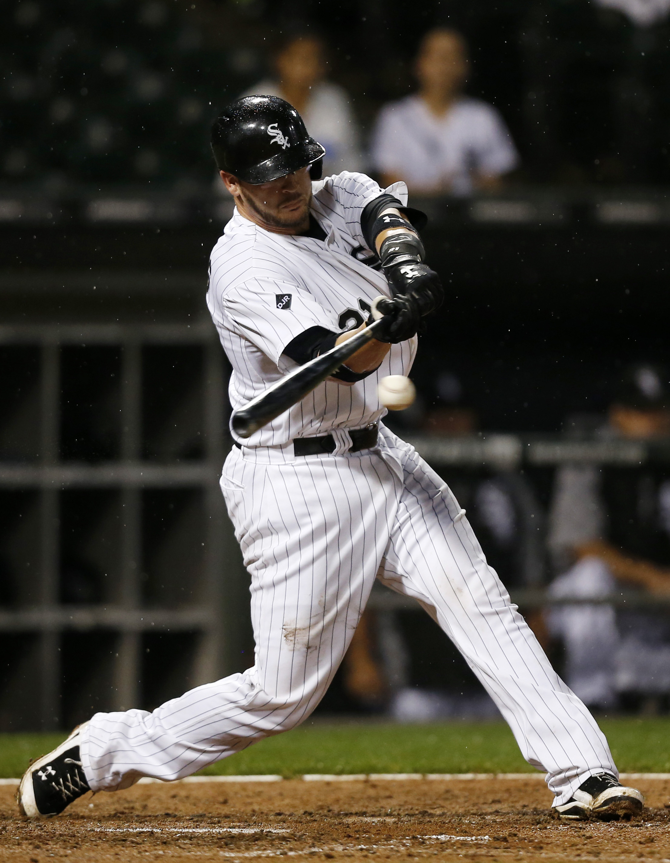 Flowers, Abreu lead White Sox to 5-3 win