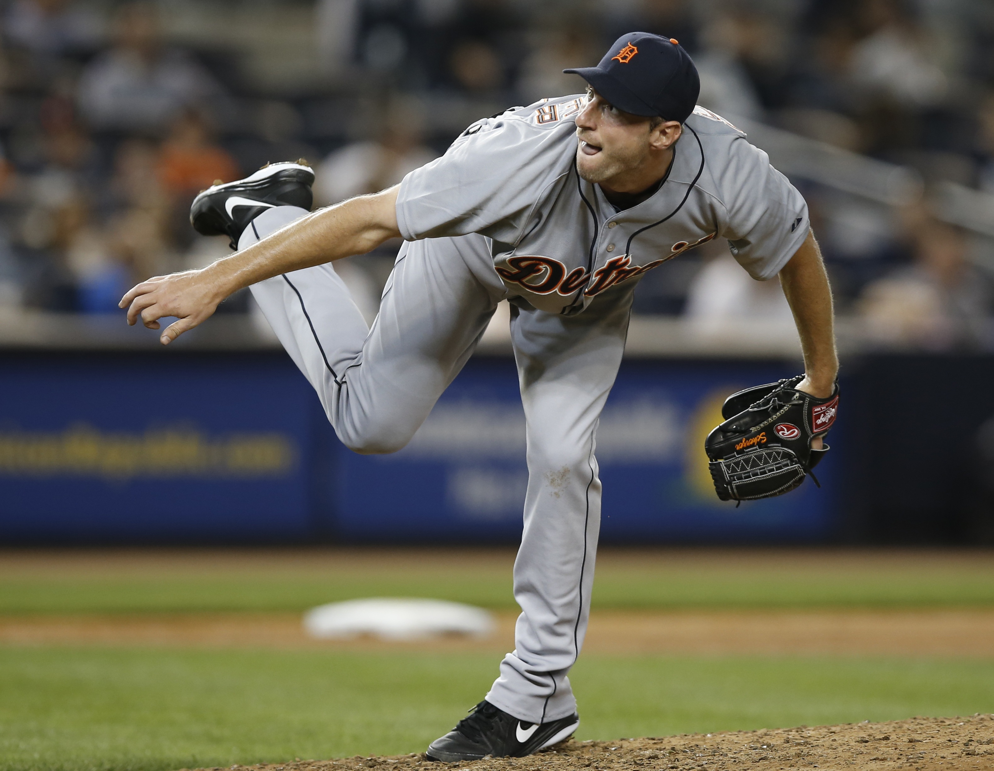 Carrera's catch not enough to help Tigers
