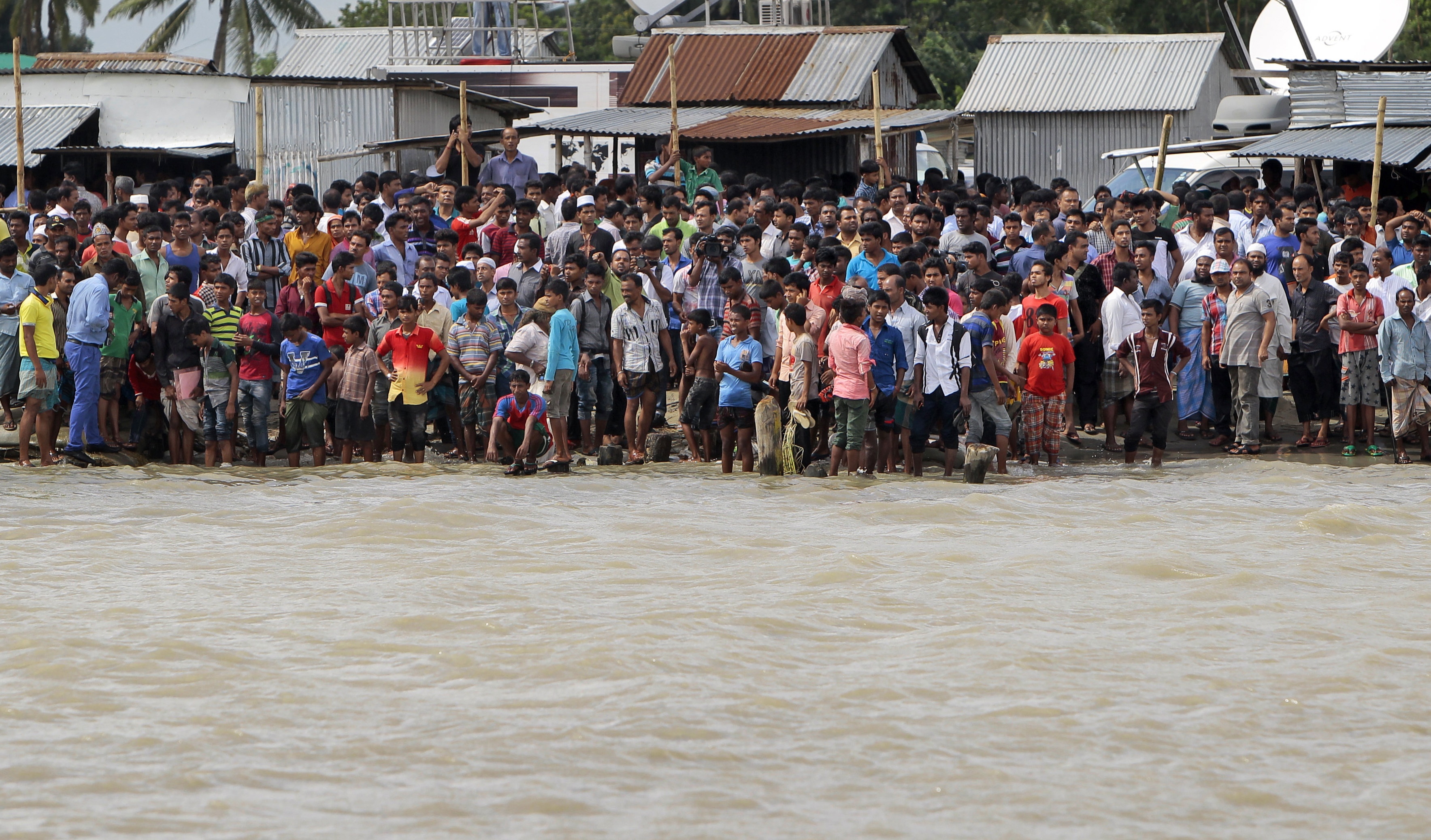 125 presumed dead in Bangladesh ferry sinking