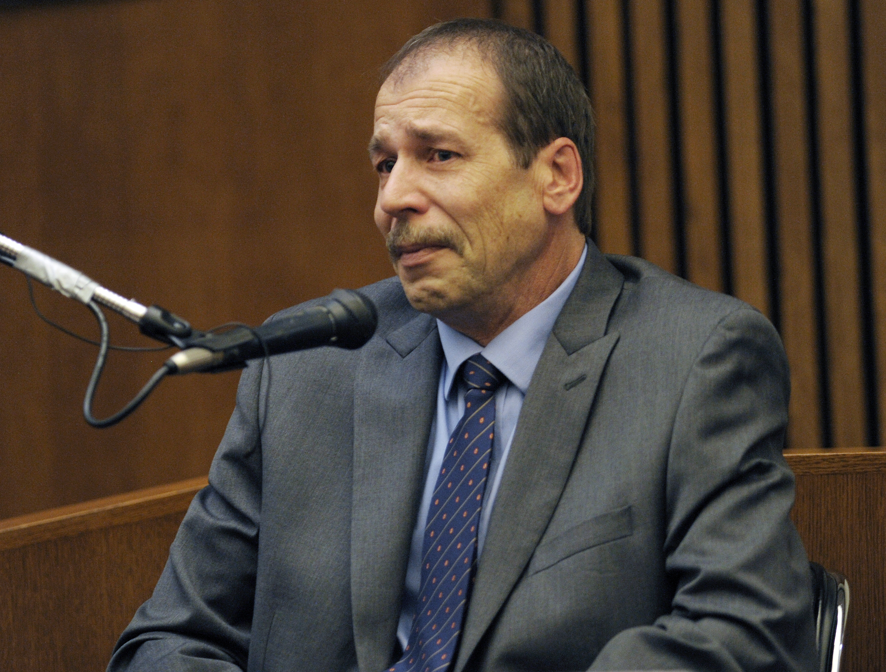 Defendant grilled in Detroit porch shooting trial