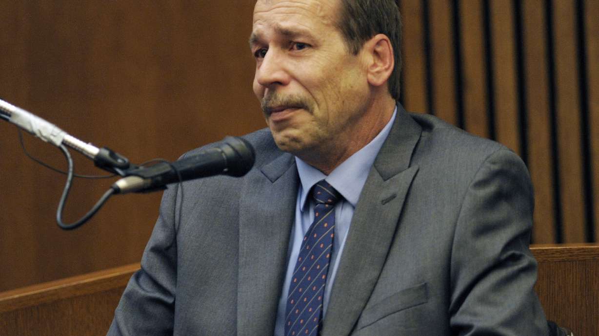 Defendant grilled in Detroit porch shooting trial