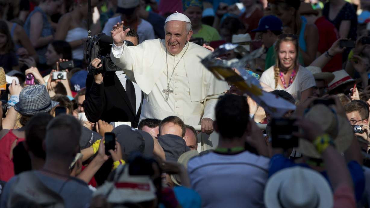 Pope speaks in German to 50,000 Catholic kids