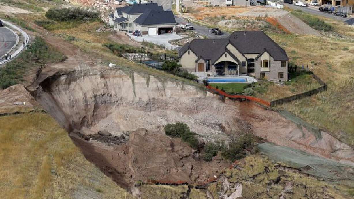 Tres casas aún en alto riesgo de deslizamiento de tierra por la lluvia