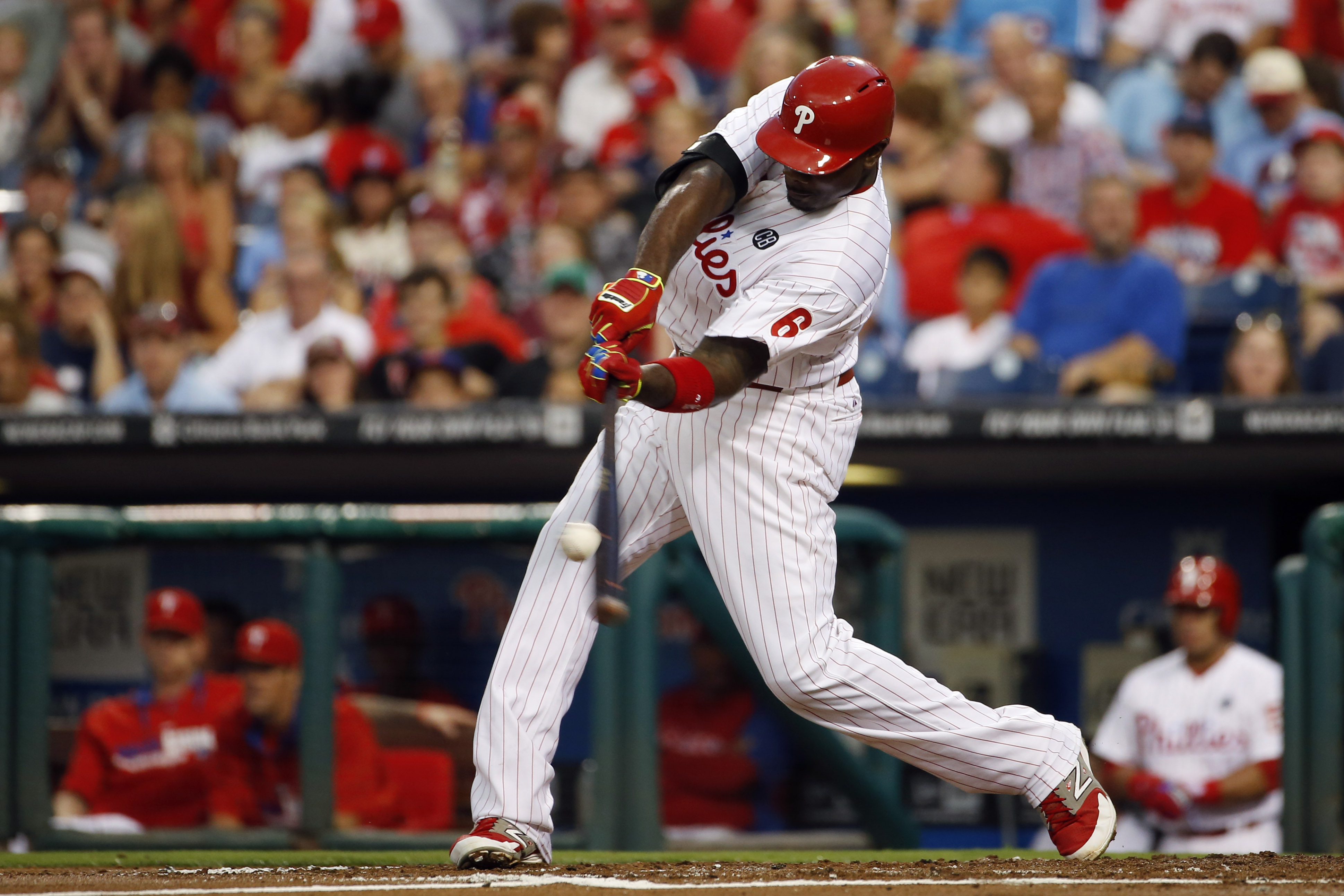 Howard's RBI hit in 15th lifts Phils over Astros