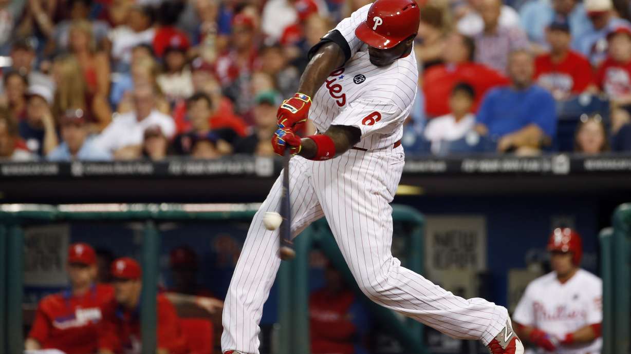Howard's RBI hit in 15th lifts Phils over Astros
