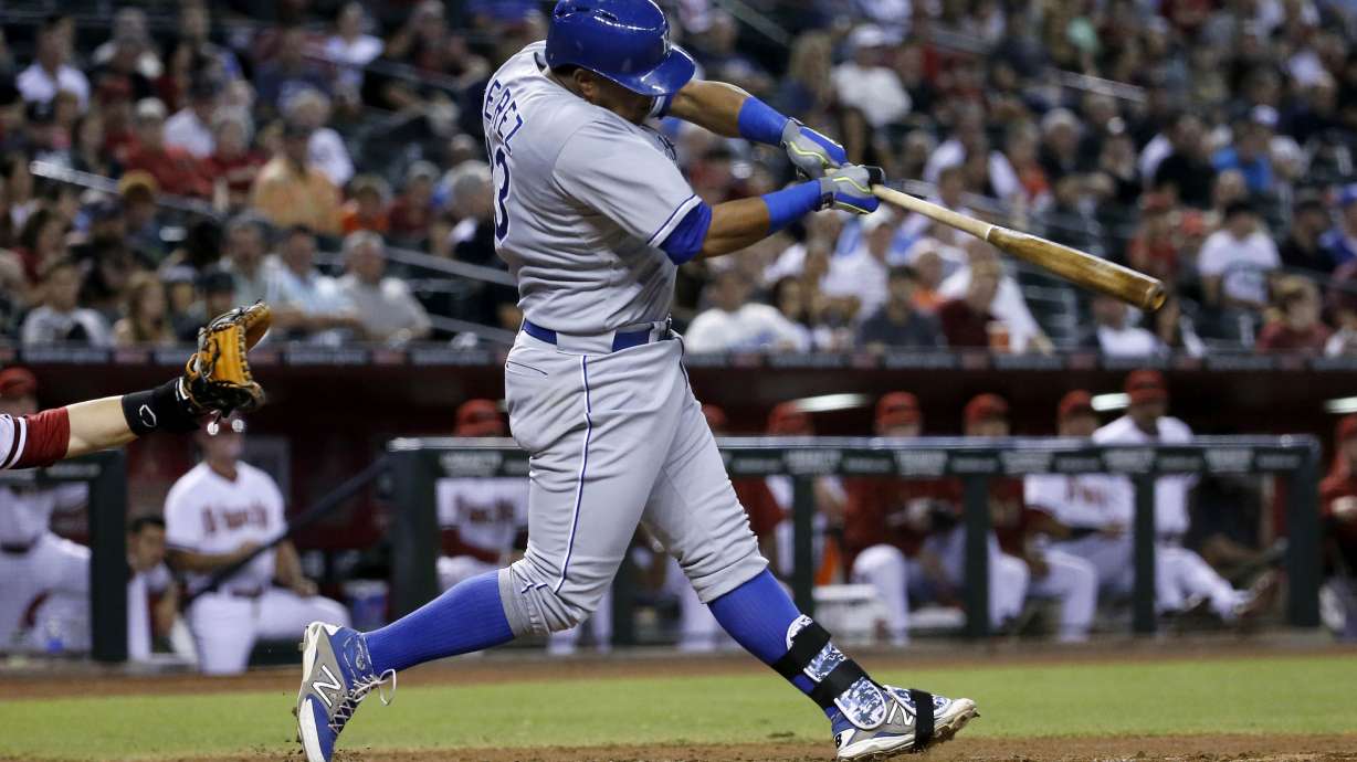 Royals rout Diamondbacks 12-2
