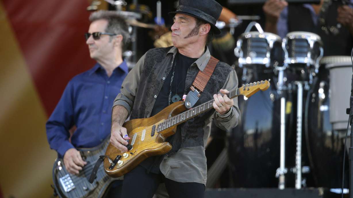 Nils Lofgren turns attention to his own work