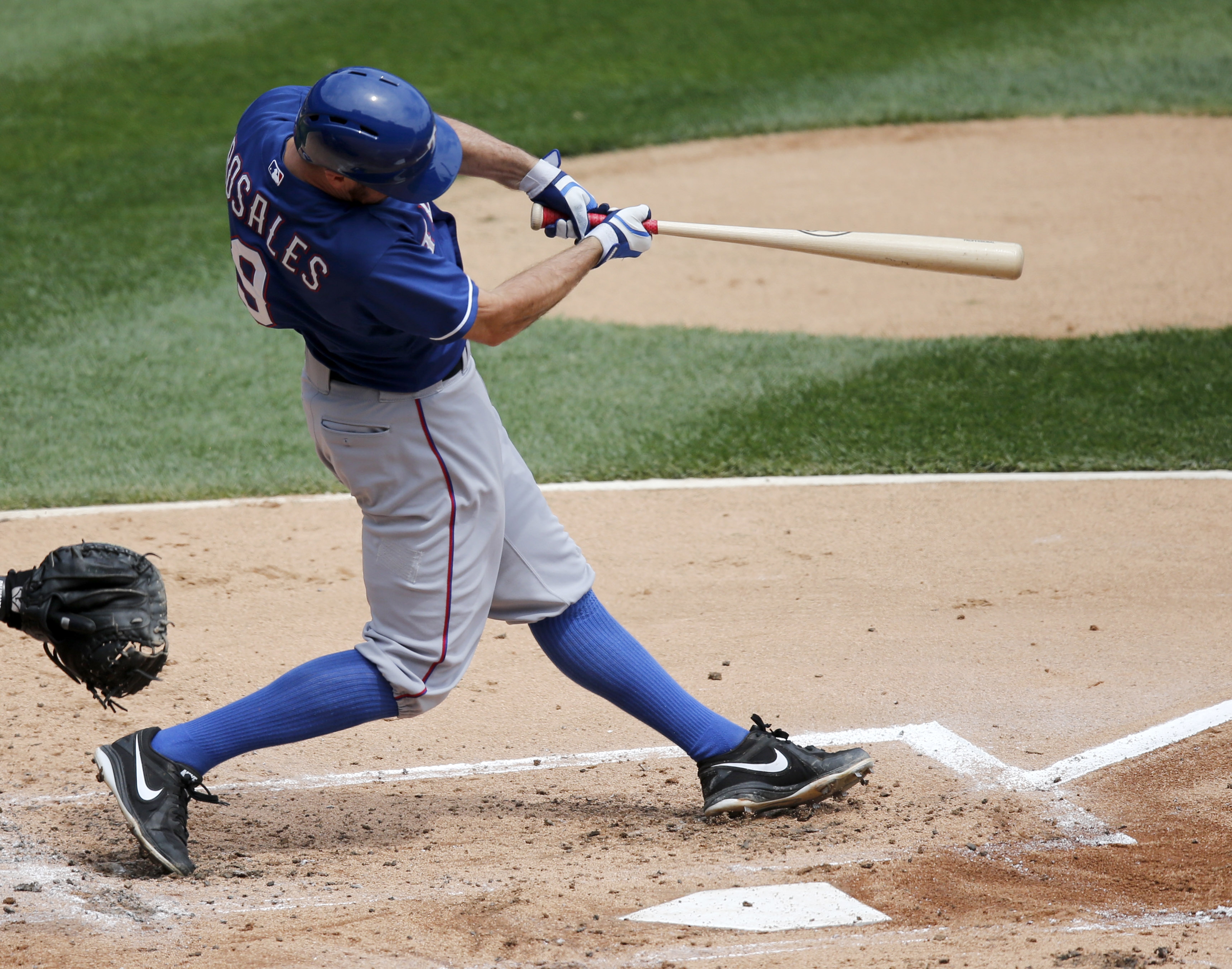 Rosales hits 2 HRs, leads Rangers over White Sox