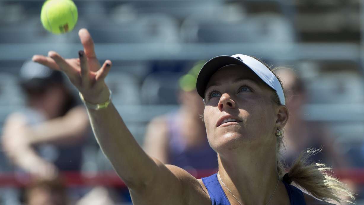 Caroline Wozniacki advances in Montreal