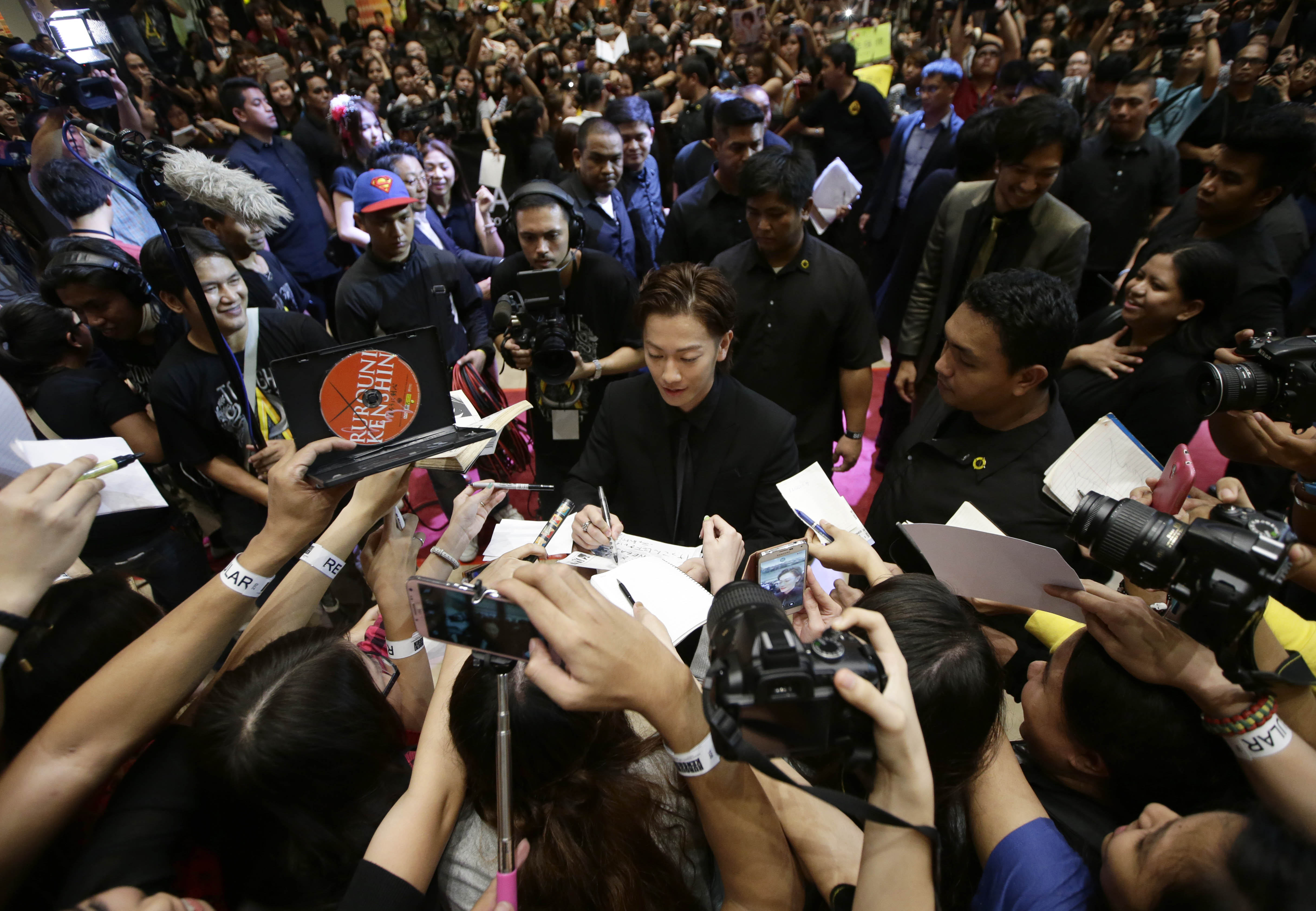 "Rurouni Kenshin: Kyoto Inferno" stars in Manila