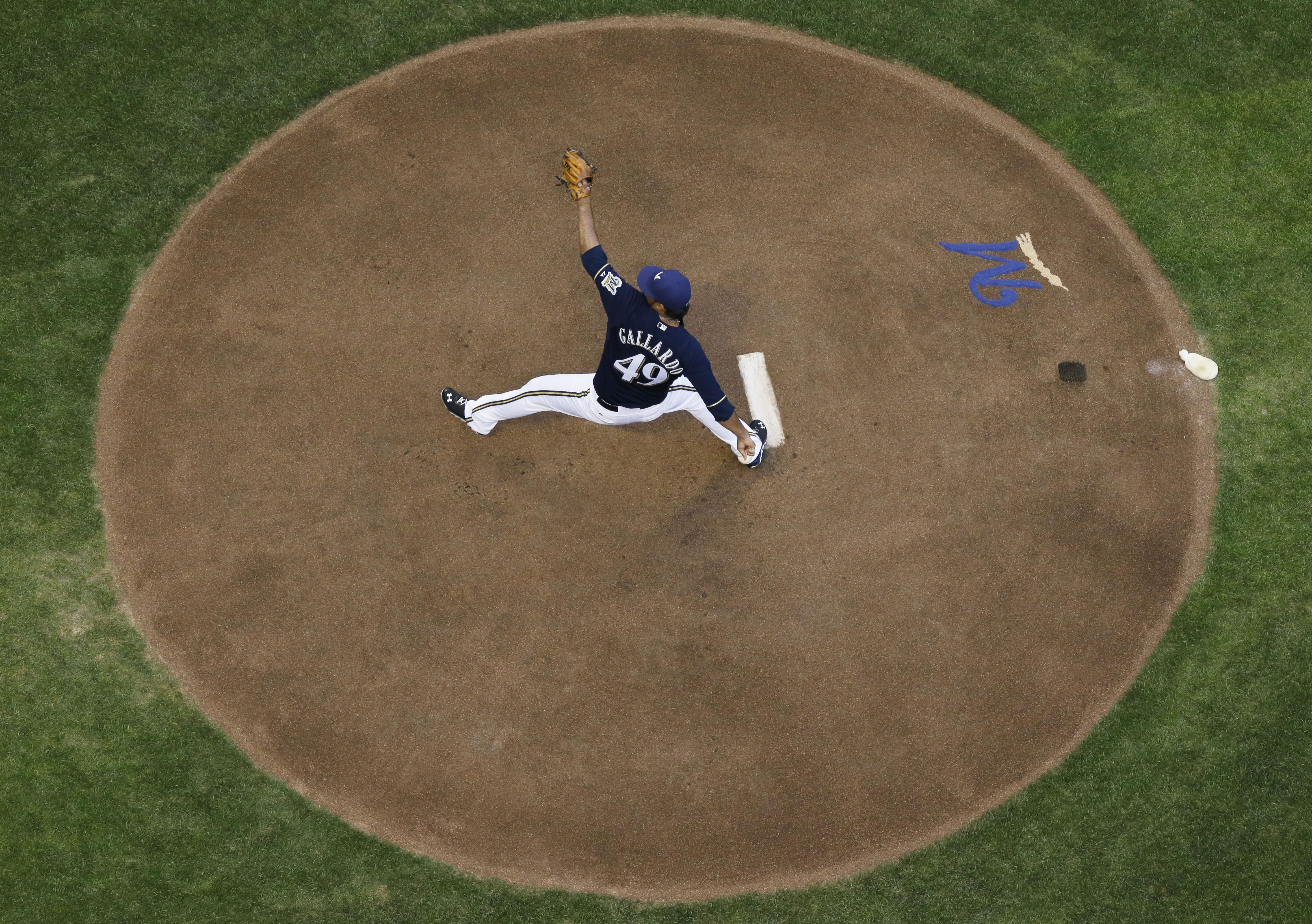Gallardo, Brewers fall to Giants 7-4