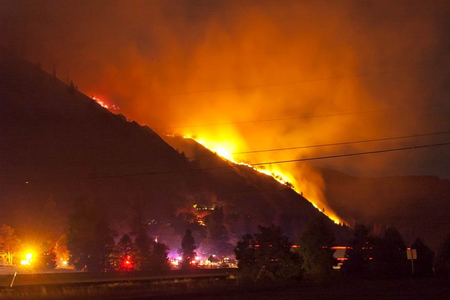 Evacuated after Oregon fire, some residents return