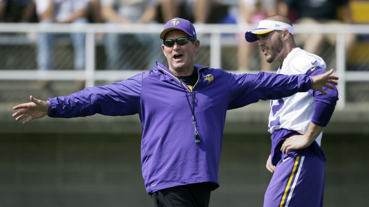 Bridgewater, Schaub make Vikings, Raiders debuts