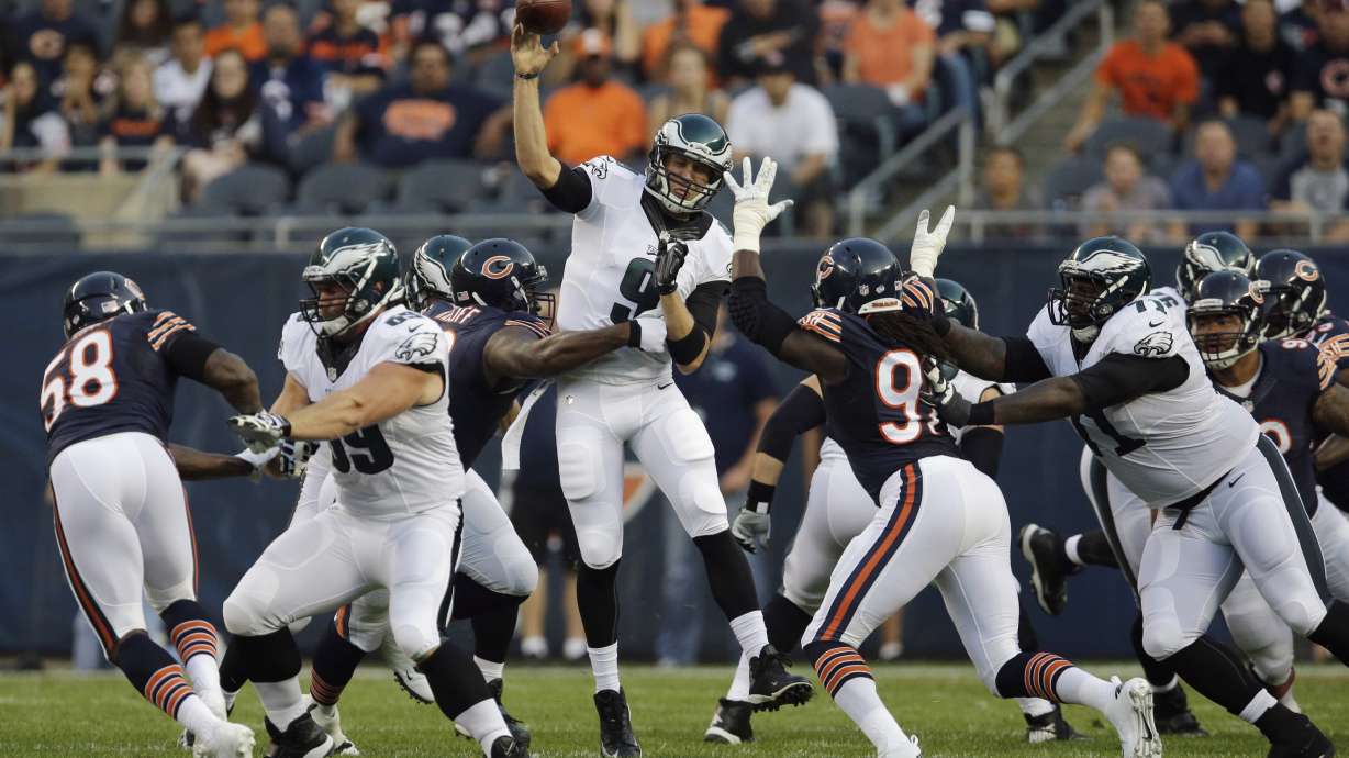 QBs look sharp, Bears beat Eagles 34-28