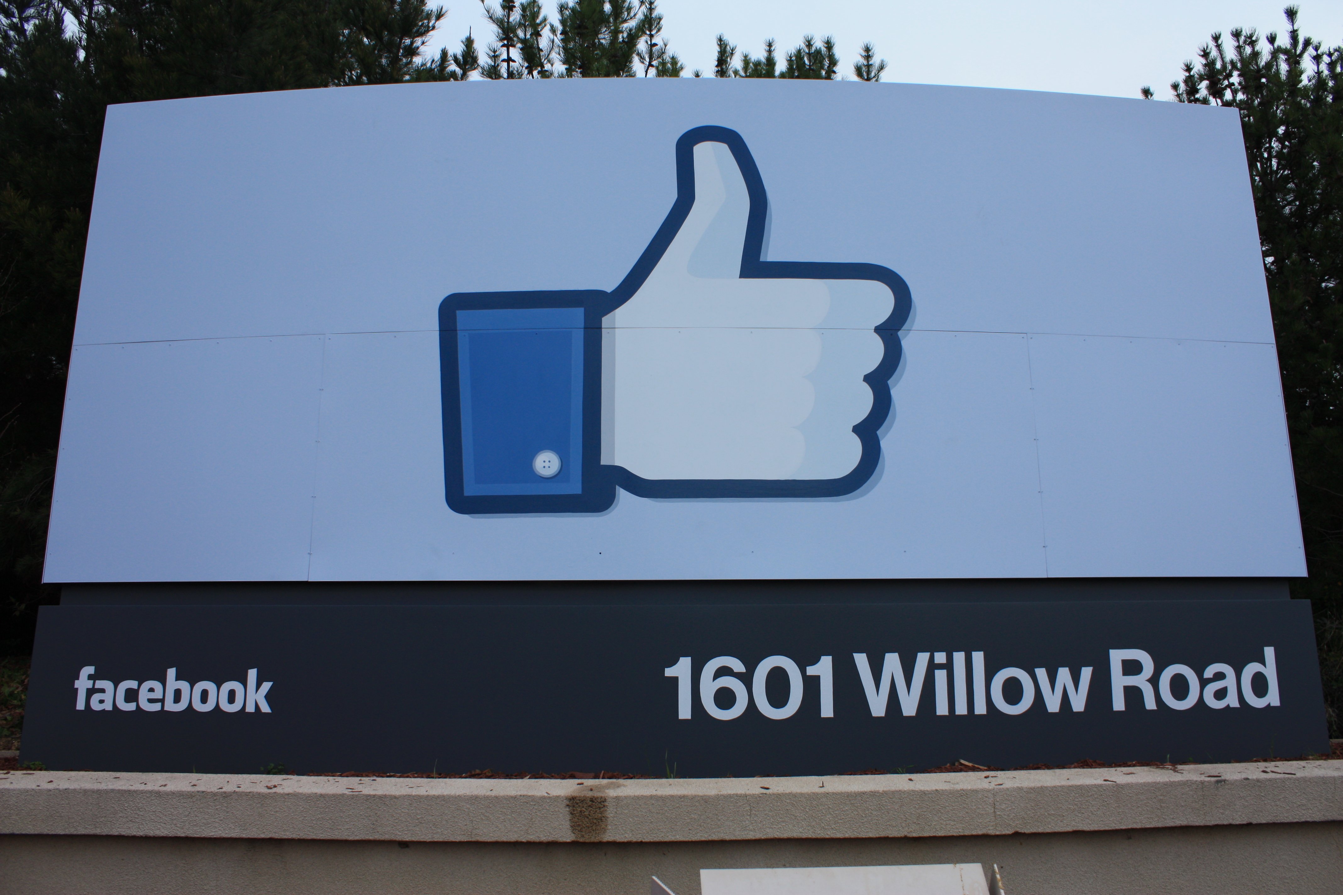 Facebook makes games reveal charges, quits inflating 'likes'