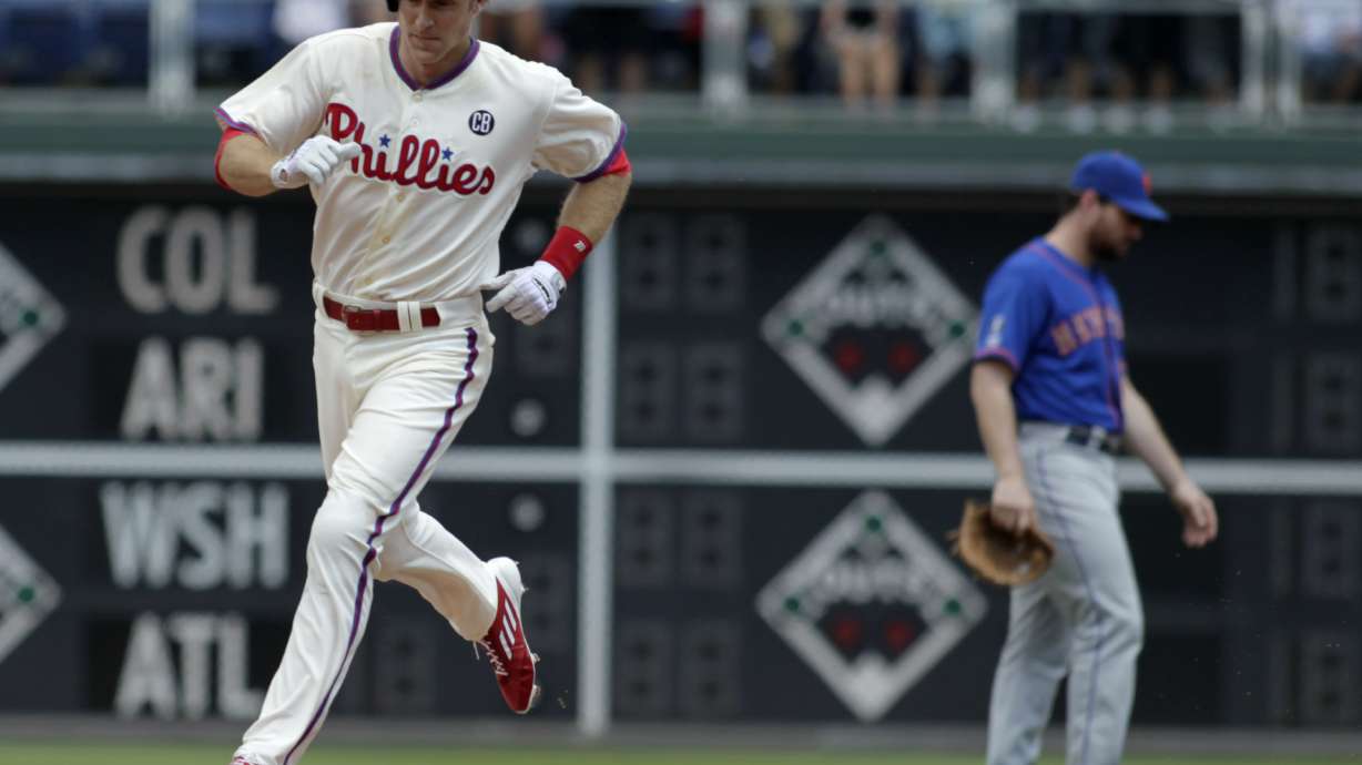 Howard gets winning hit in 9th for Phillies