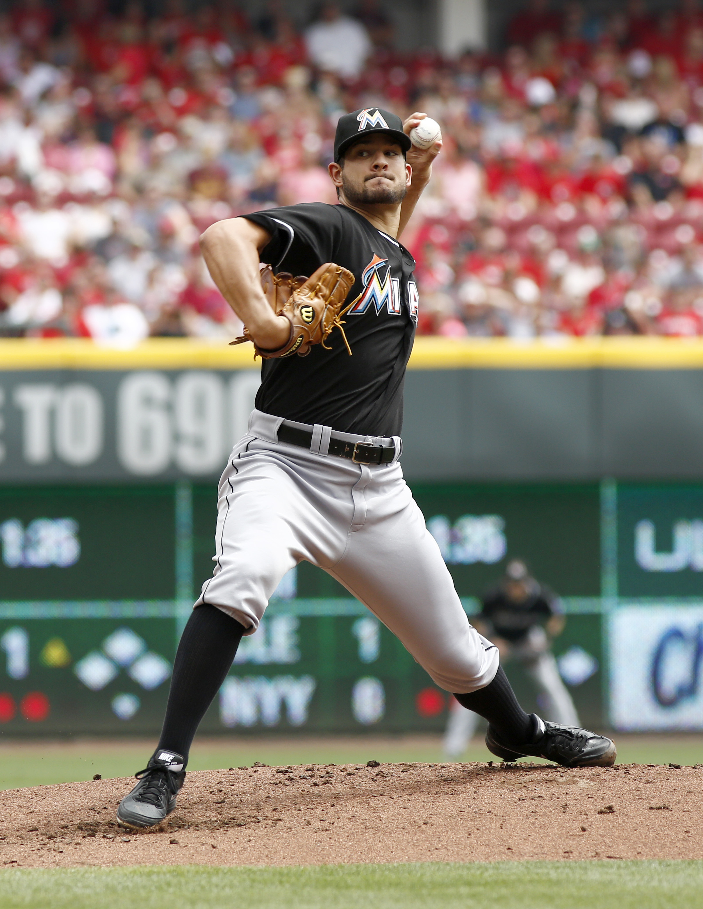 Hand's control problems cost Marlins vs Reds