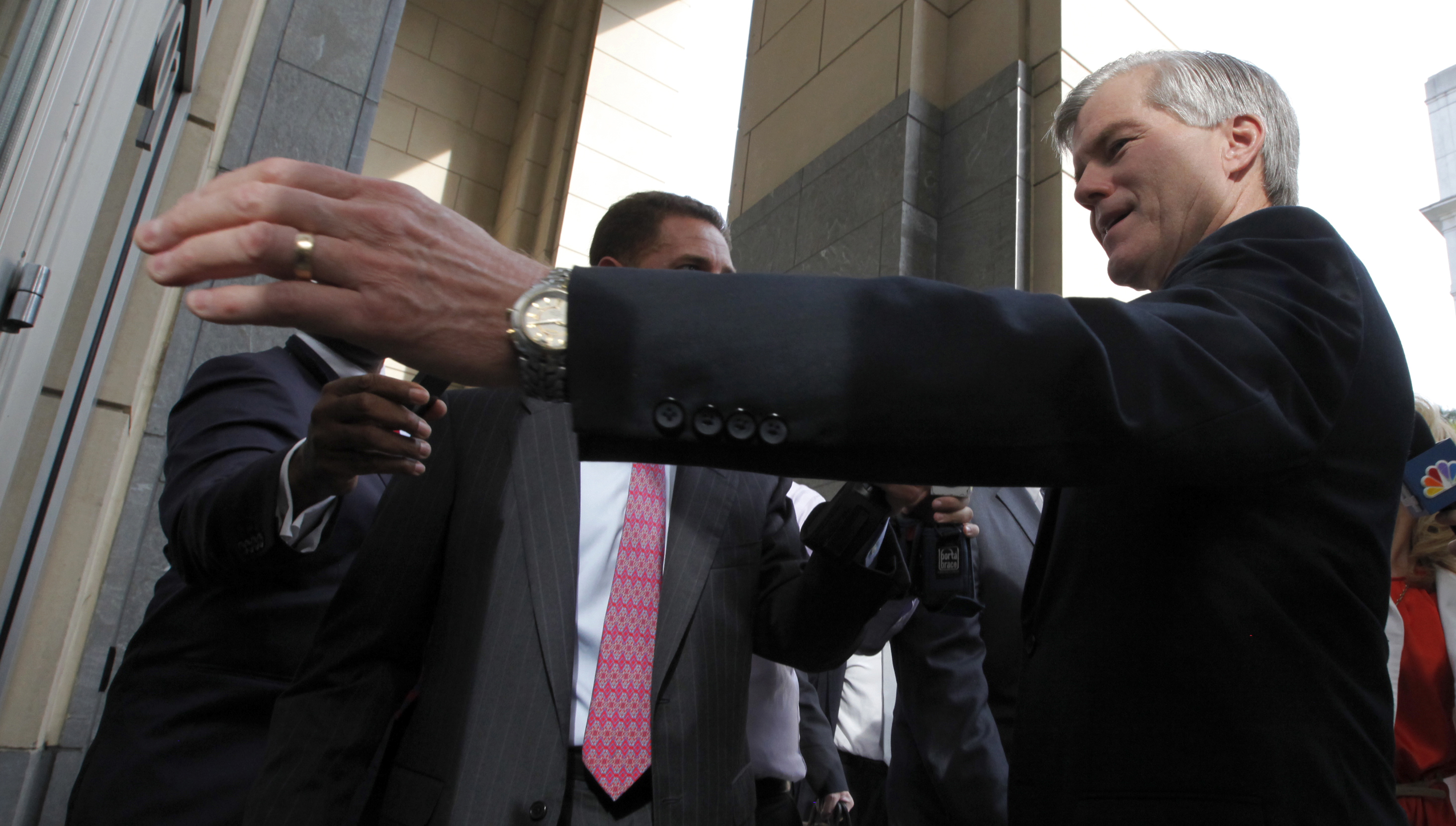 Former state AG testifies in ex-Va. governor trial