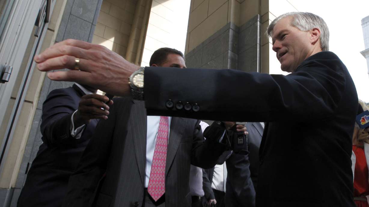 Former state AG testifies in ex-Va. governor trial