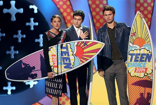 Woodley y Elgort ganan premios Teen Choice