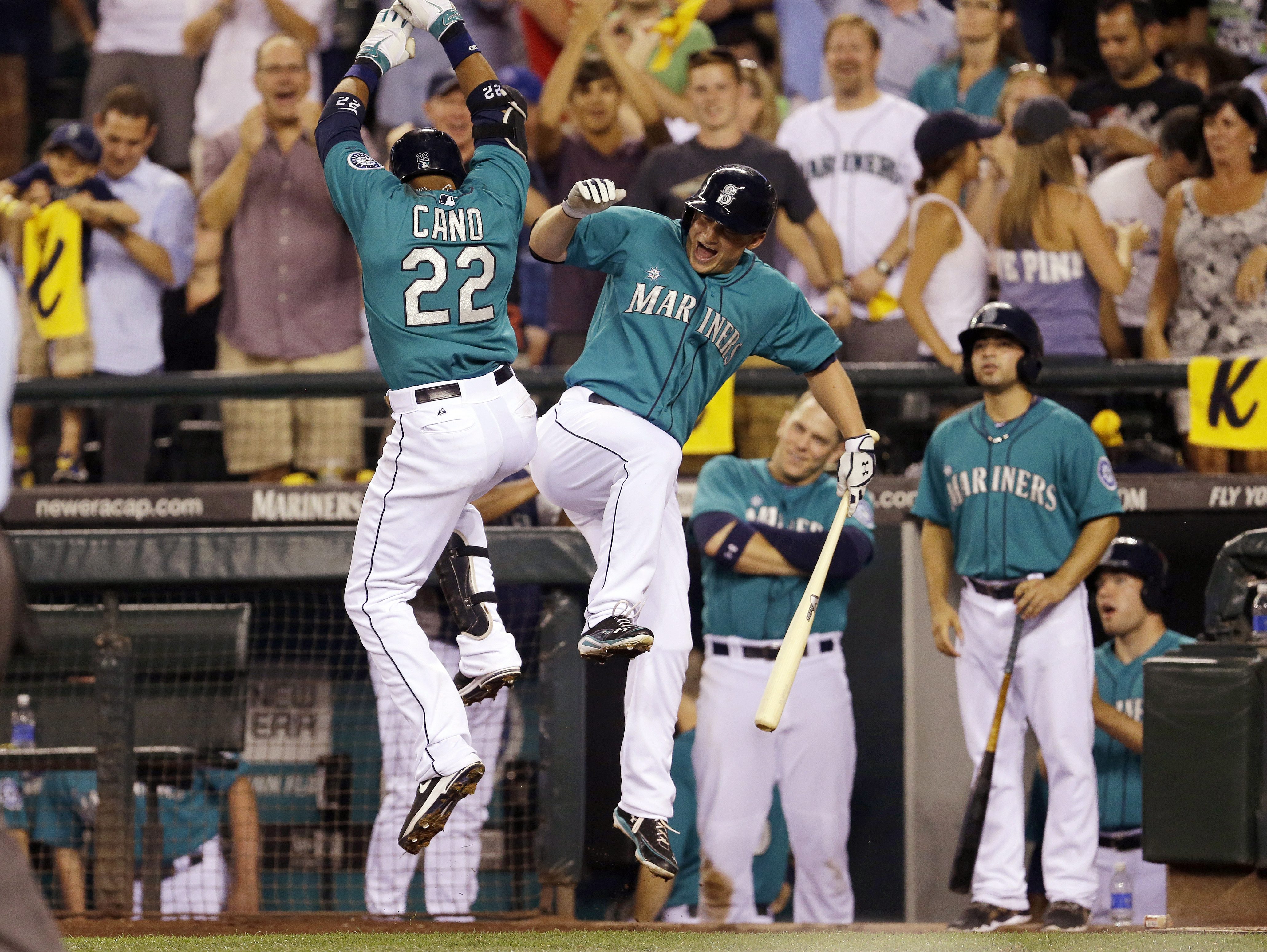 Hernandez brilliant as Seattle jolts Toronto 11-1