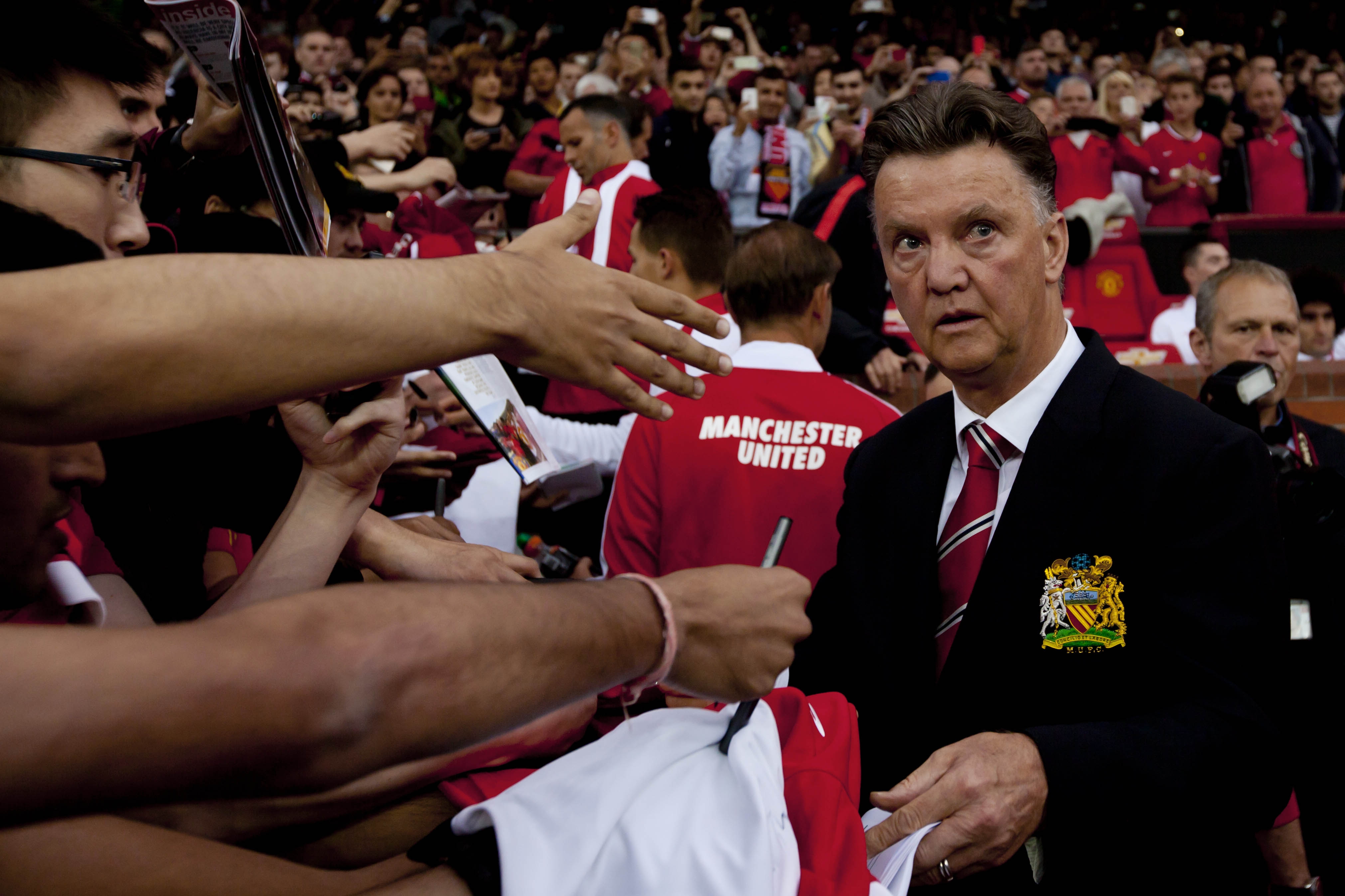Man Utd beat Valencia 2-1 in van Gaal home debut