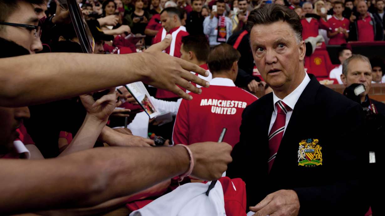 Man Utd beat Valencia 2-1 in van Gaal home debut