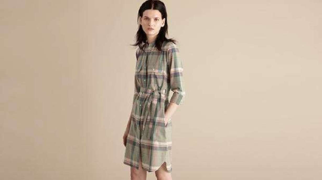 People outraged over model being ‘too skinny’; Gap changes photo