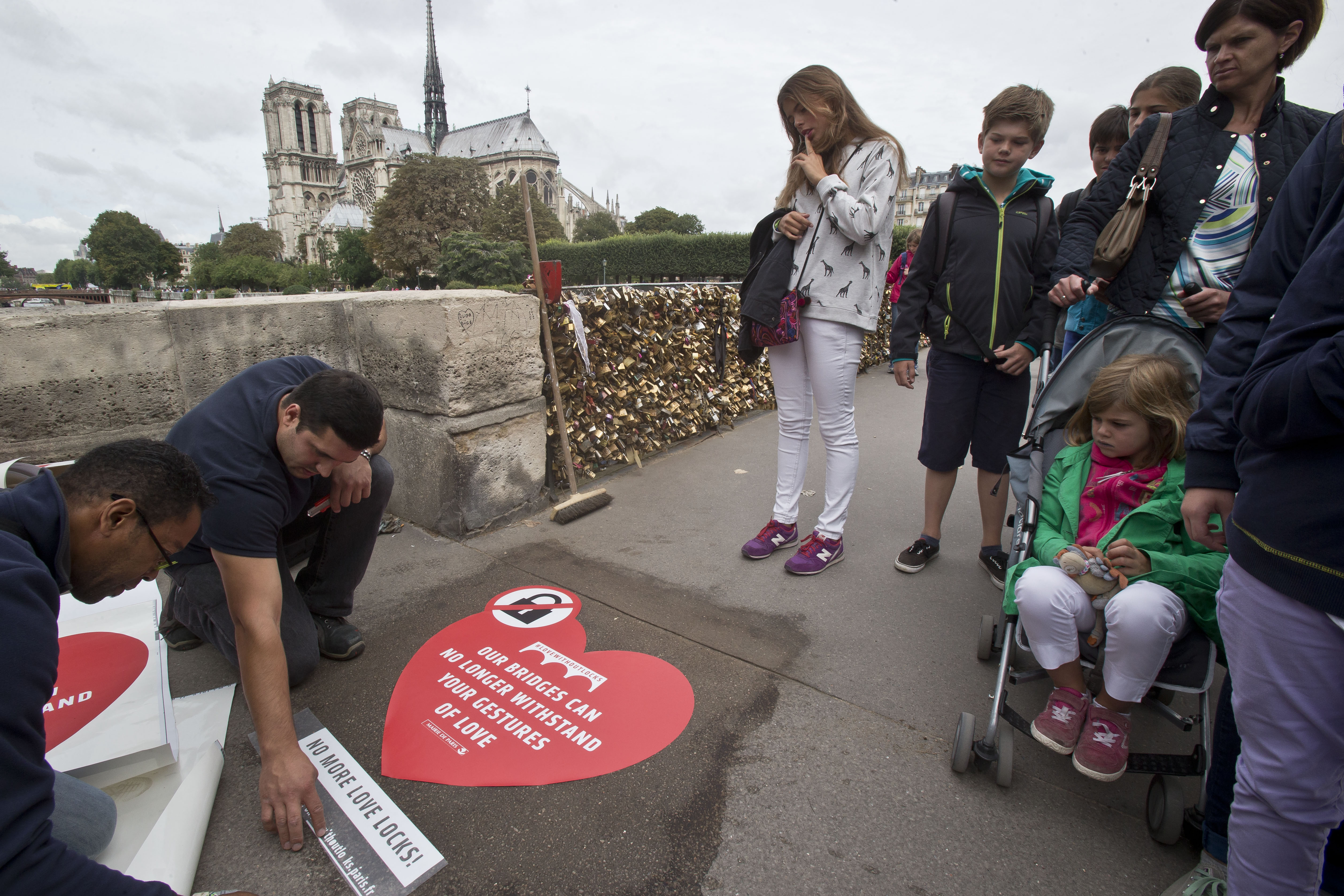 Key to love? Paris swaps selfies for bridge locks