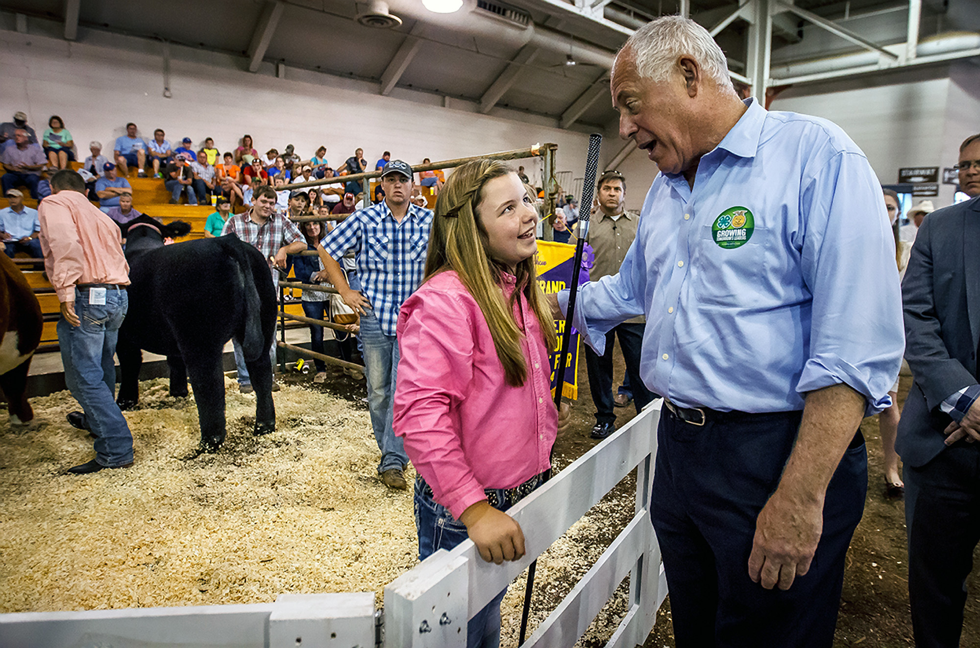 12-year-old Illinois girl sells steer for $100K