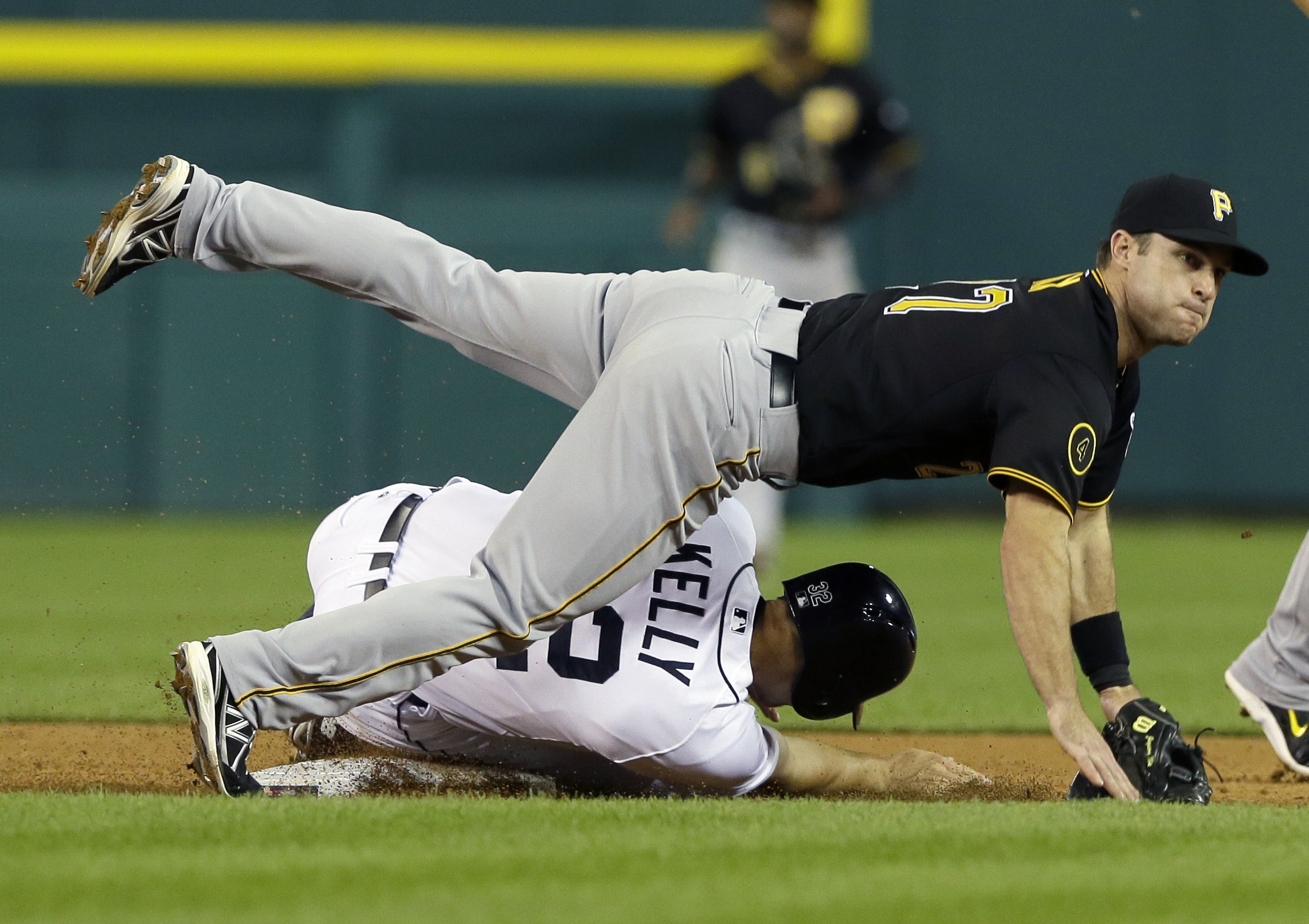Tigers rally past Pirates 8-4