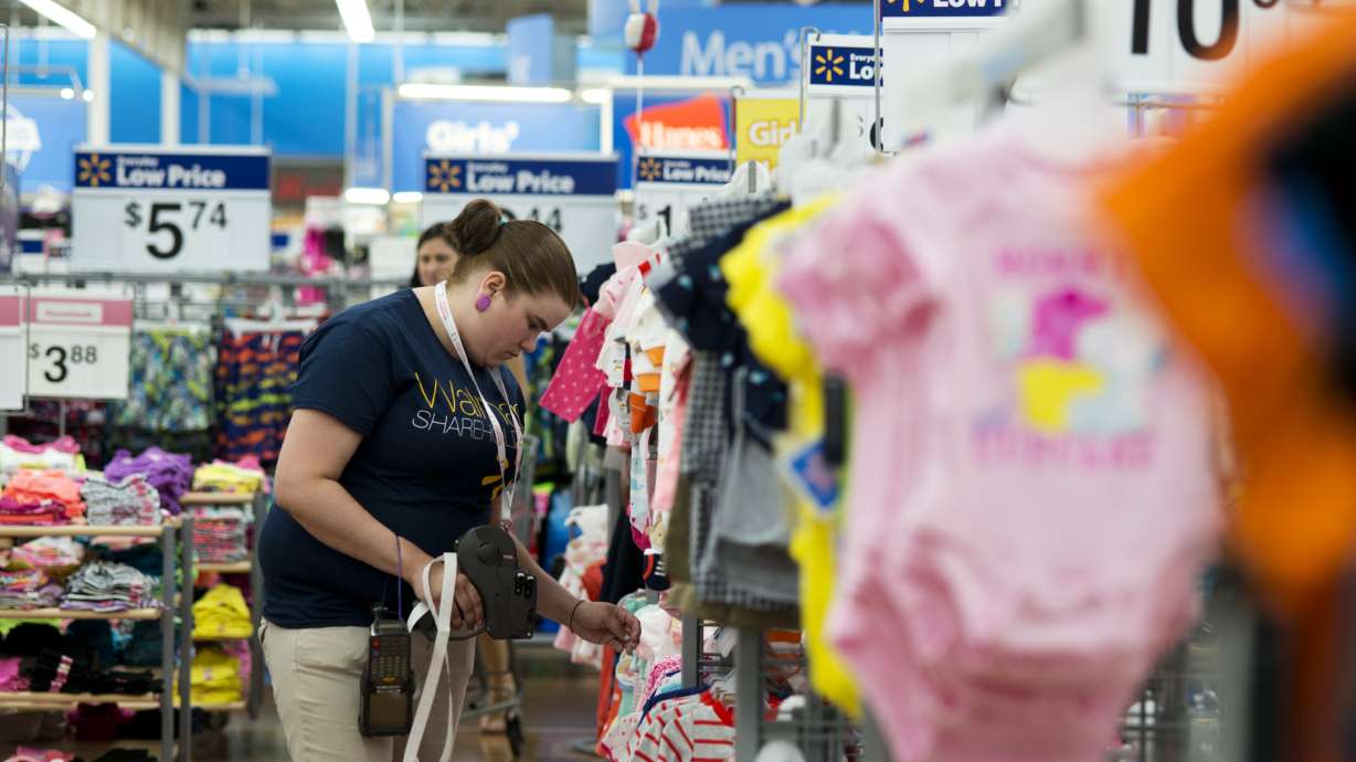 Wal-Mart cuts profit outlook